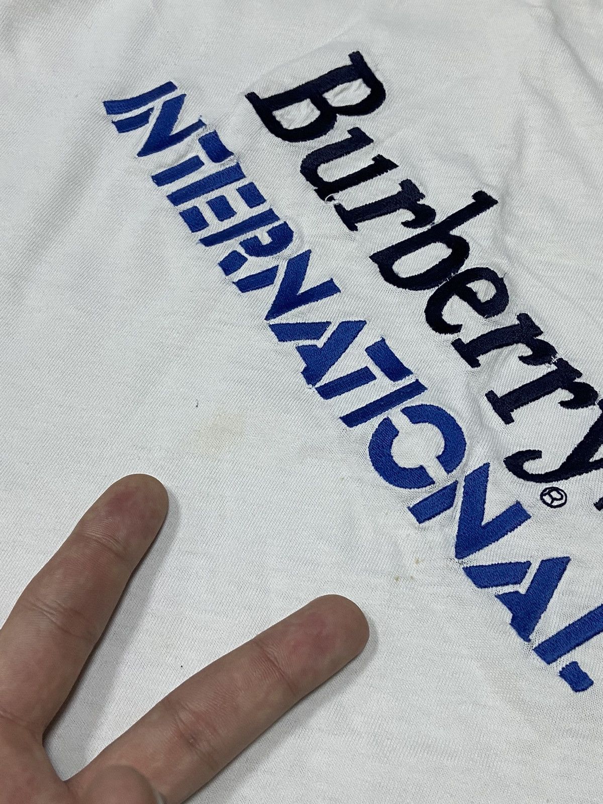 Burberry Burberry international vintage big logo t-shirt Size US M / EU 48-50 / 2 - 11 Thumbnail