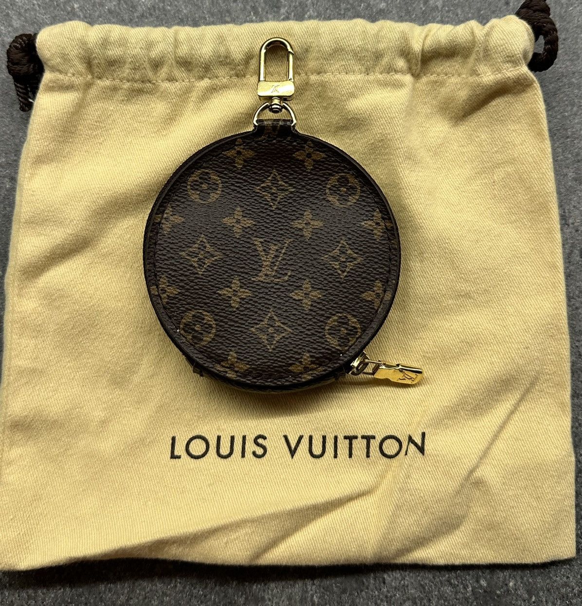 Louis Vuitton Louis Vuitton Multi Pochette Monogram Rare Round Coin Purse Size ONE SIZE - 9 Thumbnail