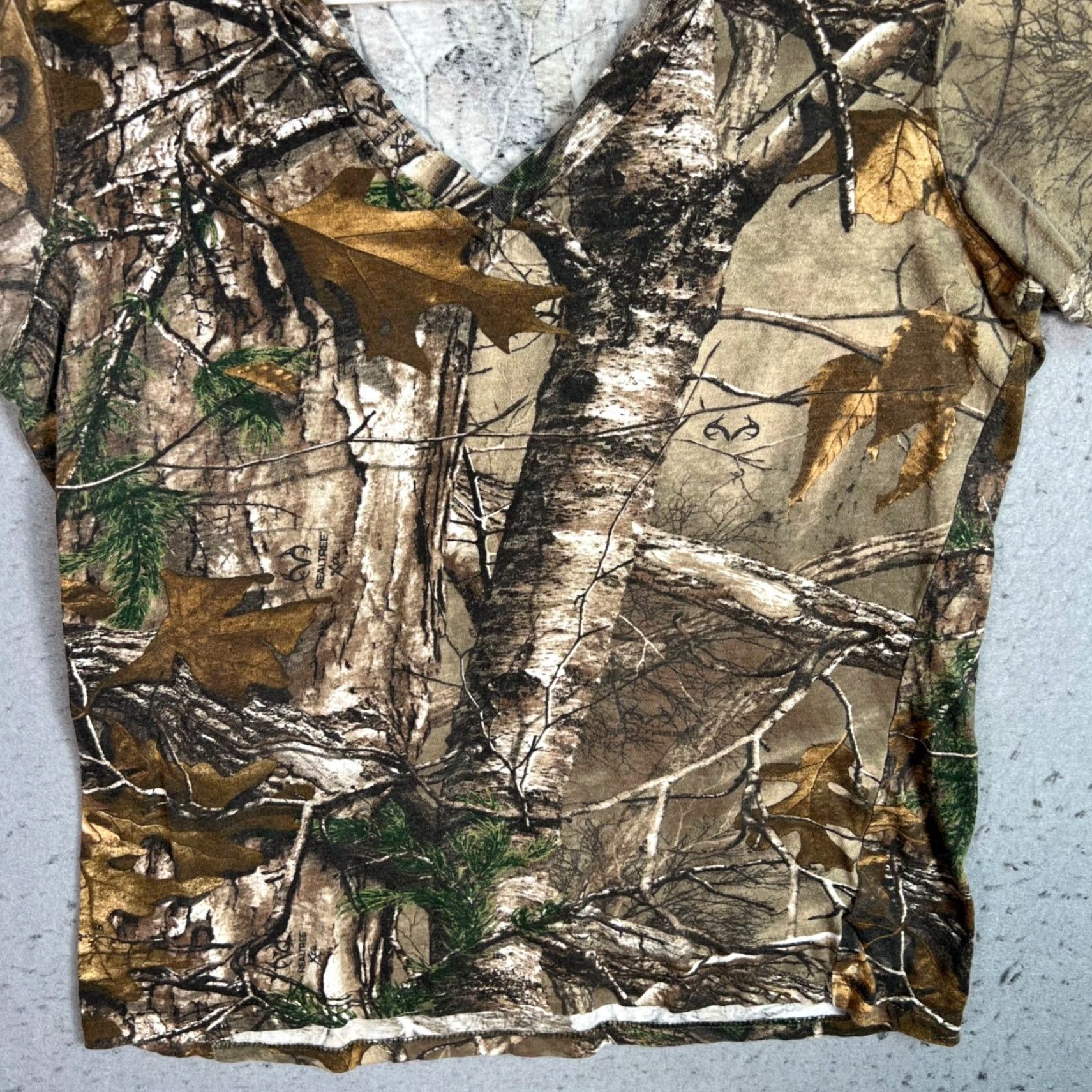 Realtree VINTAGE Game Winner Womens Large Real Tree Camouflage V-Neck Short Sleeve Shirt Size M / US 6-8 / IT 42-44 - 4 Thumbnail