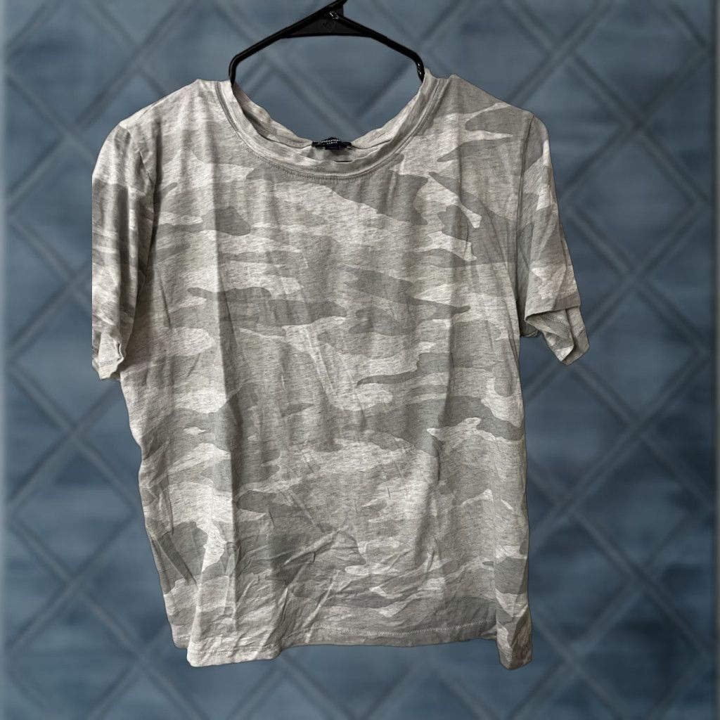 Splendid SPLENDID Women’s Cap Sleeve Crew Neck T-Shirt Large Gray Camo Shirt Womens L Gray Camouflage 90s? Size L / US 10 / IT 46 - 1 Thumbnail