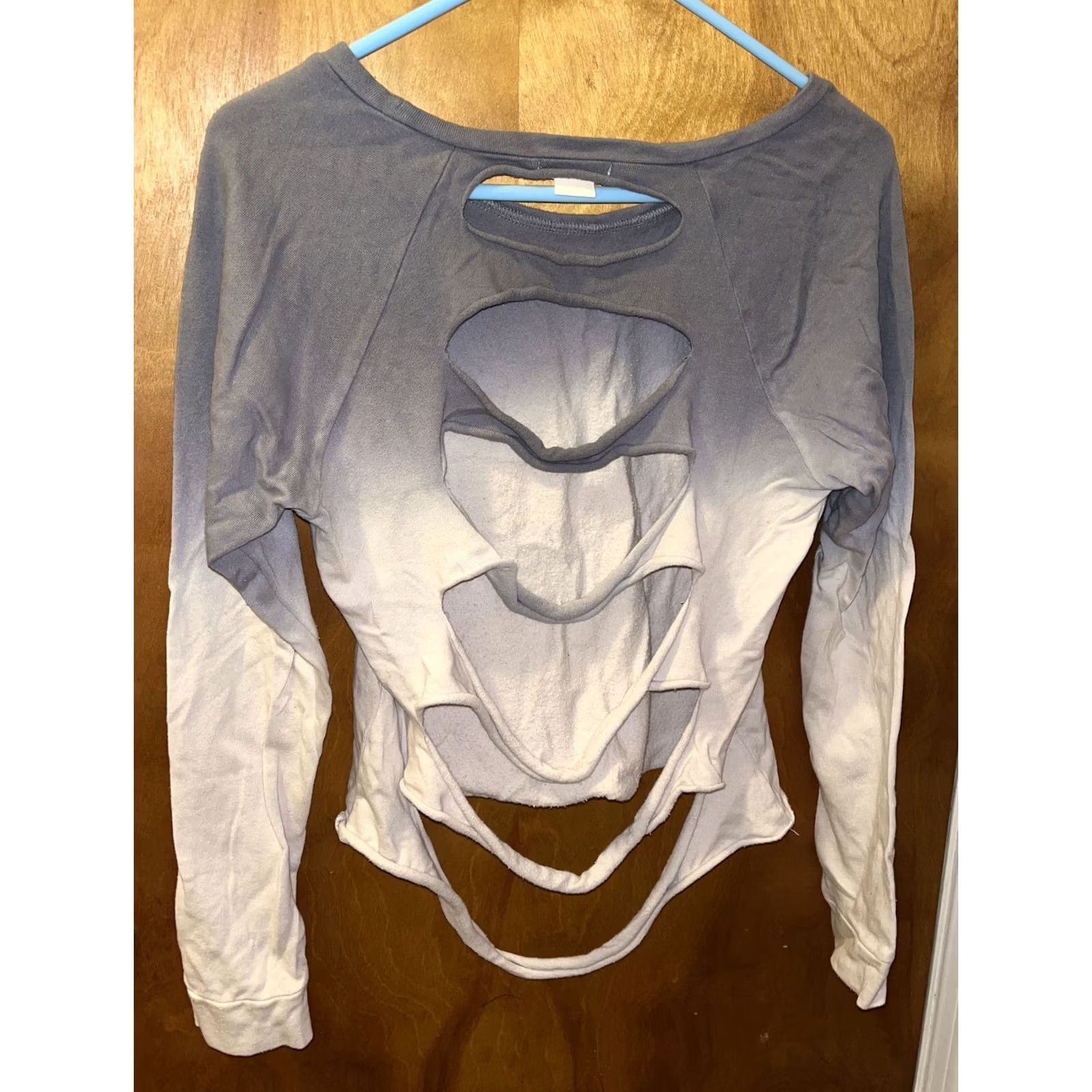 Obey OBEY Sweatshirt Womens XS Ombré Gray To Cream Back Slit 80s Flash Dance Knit Pullover Shirt Girls Size XS / US 0-2 / IT 36-38 - 2 Thumbnail