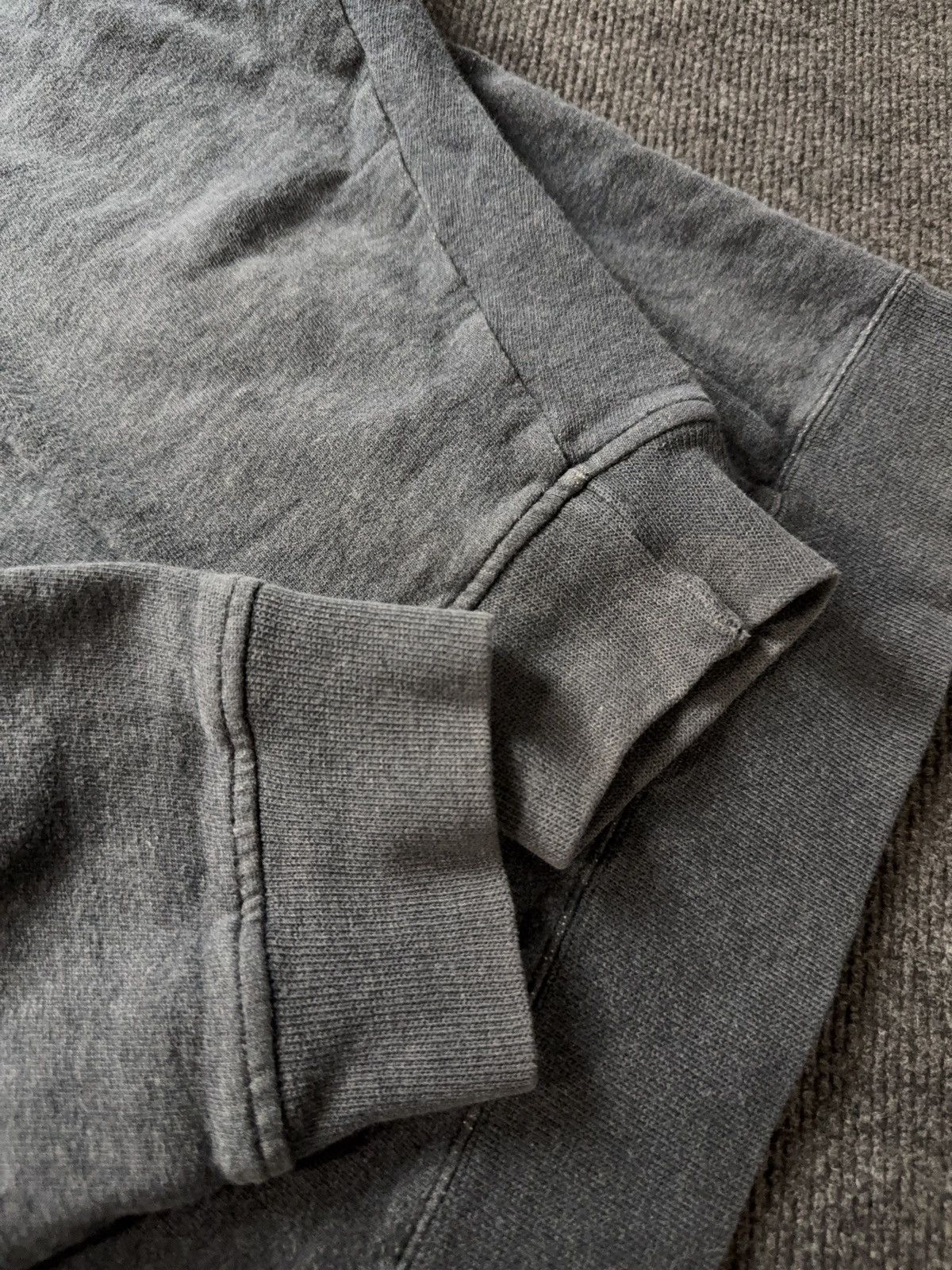 Hugo Boss 00s Hugo Boss Distressed Crewneck Sweatshirt Minimal Logo L Size US L / EU 52-54 / 3 - 21 Thumbnail