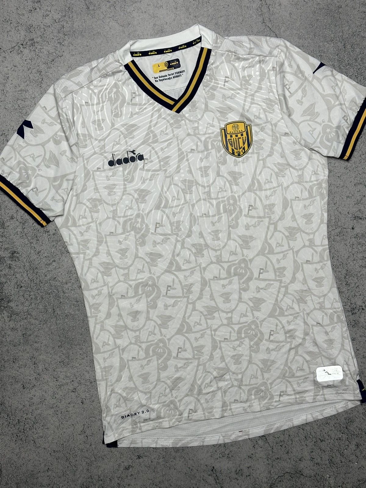 Diadora MKE Ankaragücü #12 ARIYIBI 2021-22 Away Diadora Shirt Jersey Size US L / EU 52-54 / 3 - 2 Thumbnail