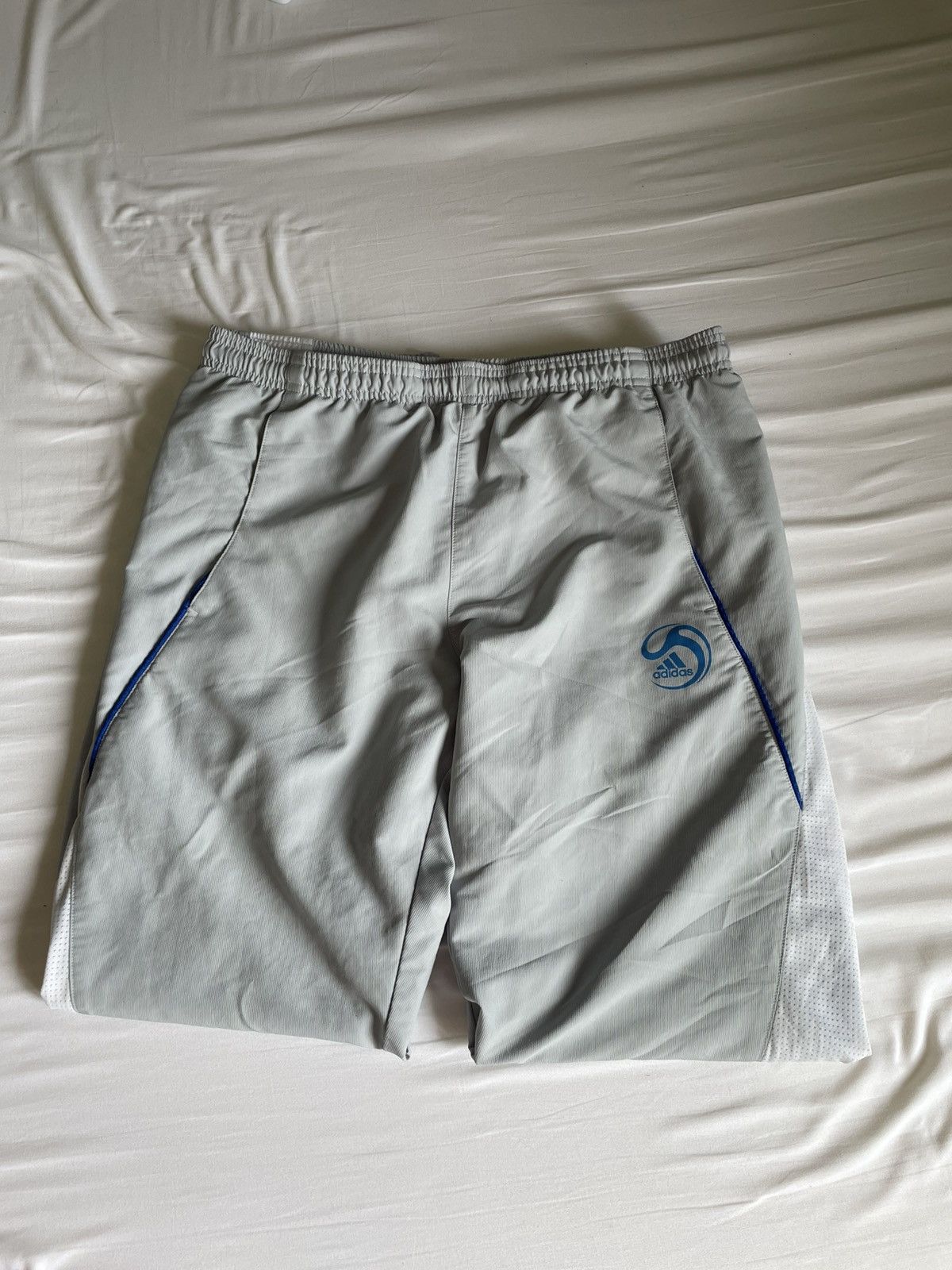 Adidas adidas vintage nylon pants Size US 34 / EU 50 - 1 Thumbnail