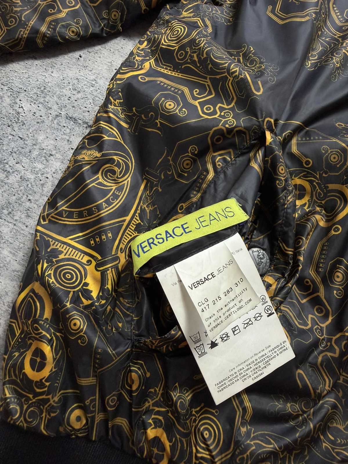 Versace Jeans Couture Versace Jean Couture Puffer Reversible Printed Jacket Bomber Size US S / EU 44-46 / 1 - 7 Thumbnail