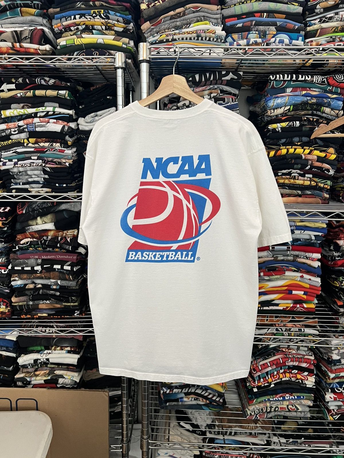 NCAA 2000s Illinois College Basketball NBA Team Tee Size US XL / EU 56 / 4 - 2 Thumbnail