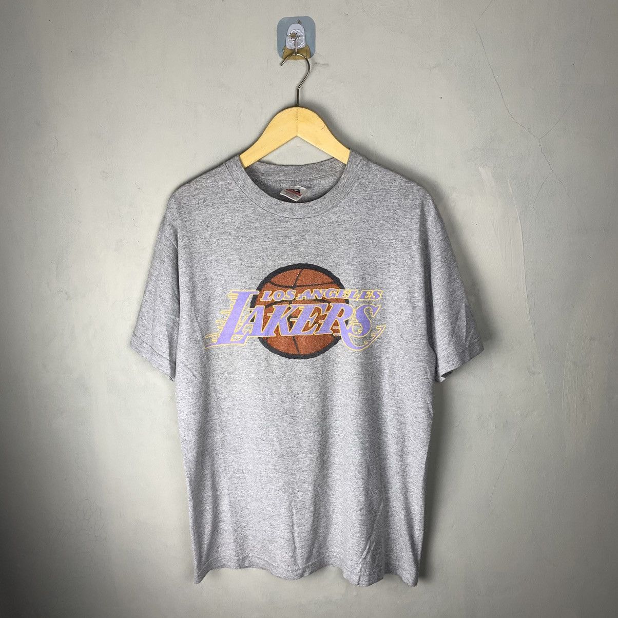 NBA × Vintage Vintage Los Angeles Lakers NBA T Shirt Size US M / EU 48-50 / 2 - 1 Thumbnail