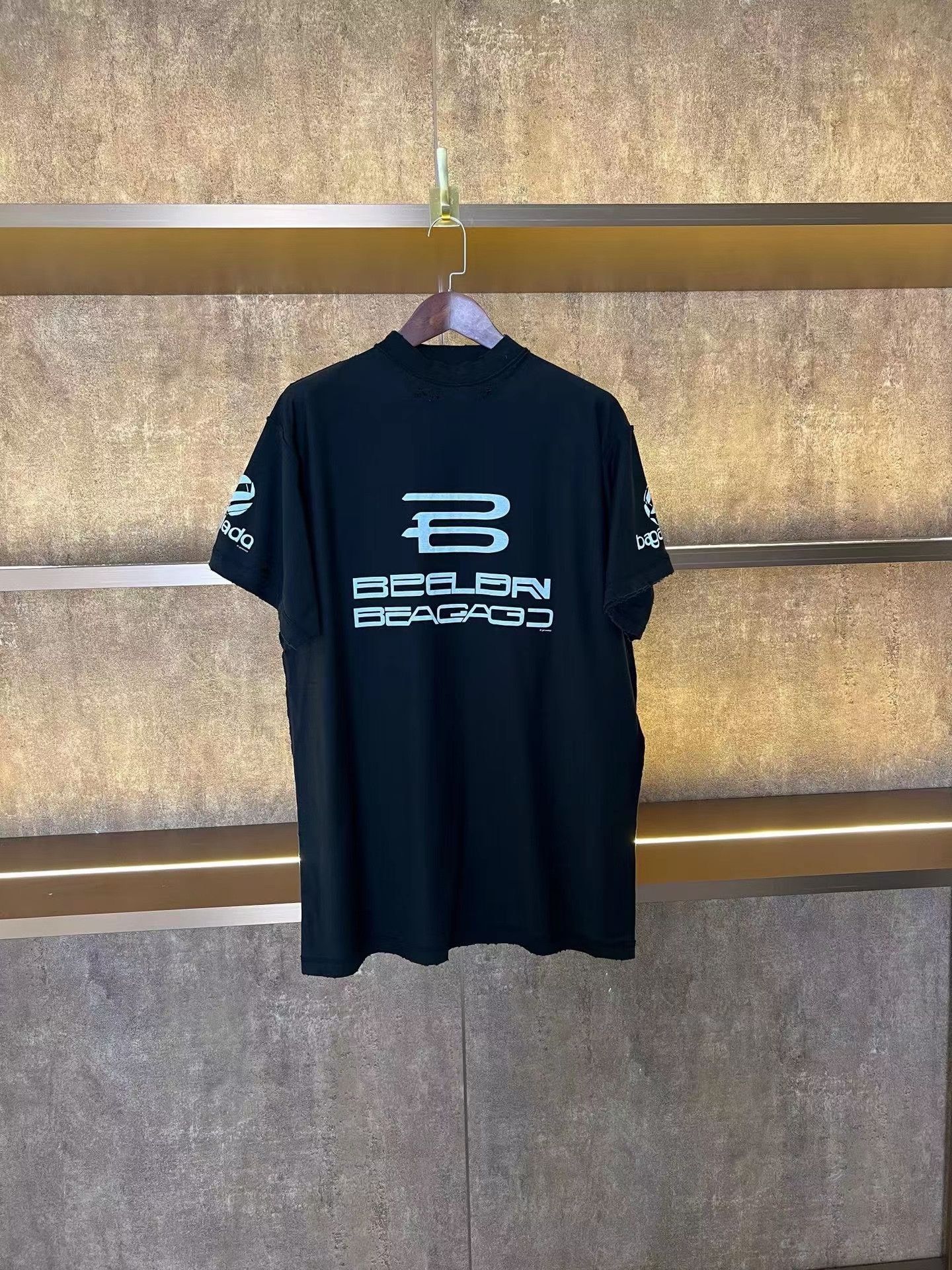 Balenciaga Balenciaga Distressed Short Sleeve Size US S / EU 44-46 / 1 - 1 Thumbnail