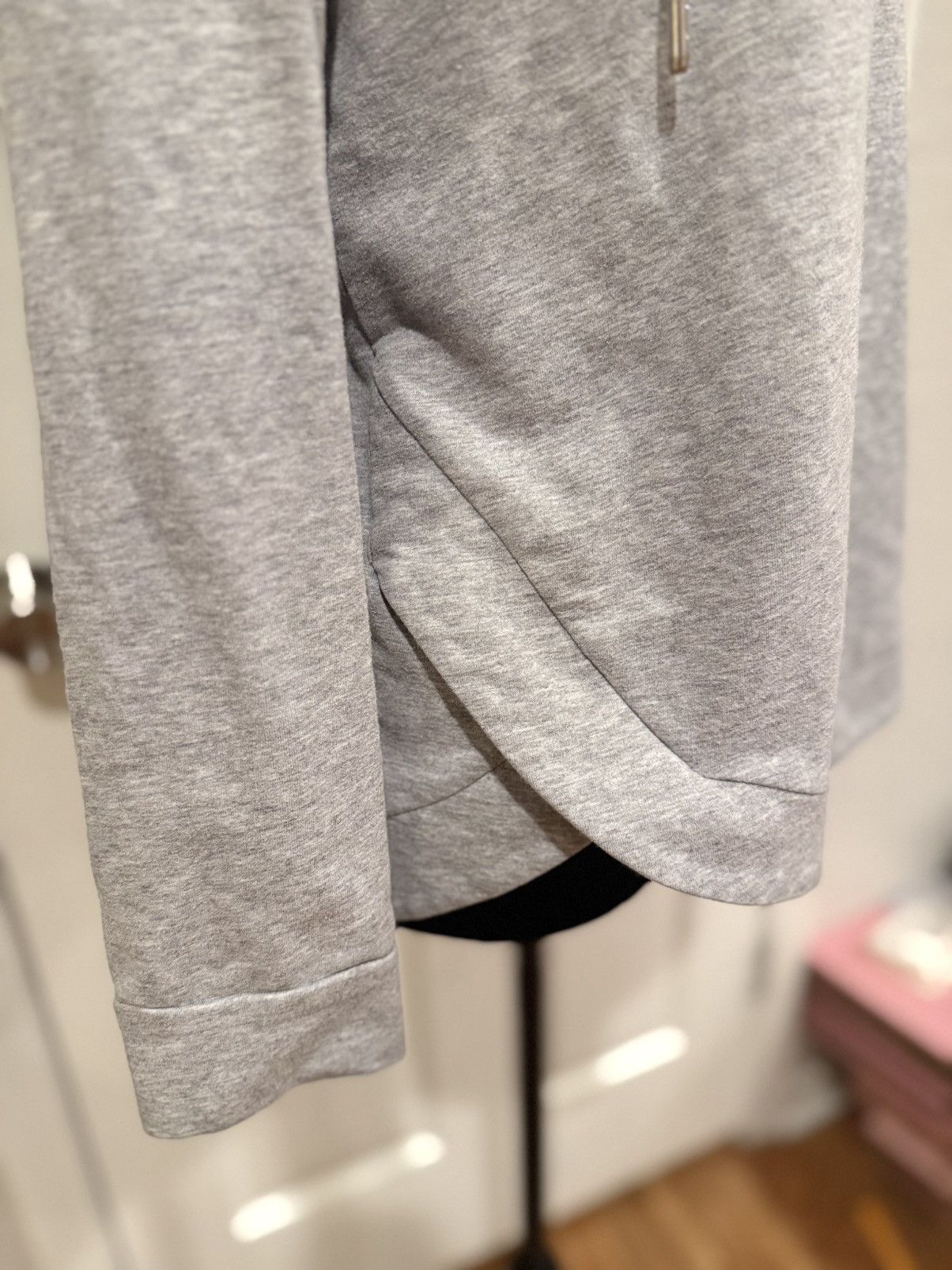 Michael Kors Michael Michael Kors Gray V-Neck Hoodie Layered Hem, Size M Size M / US 6-8 / IT 42-44 - 7 Thumbnail
