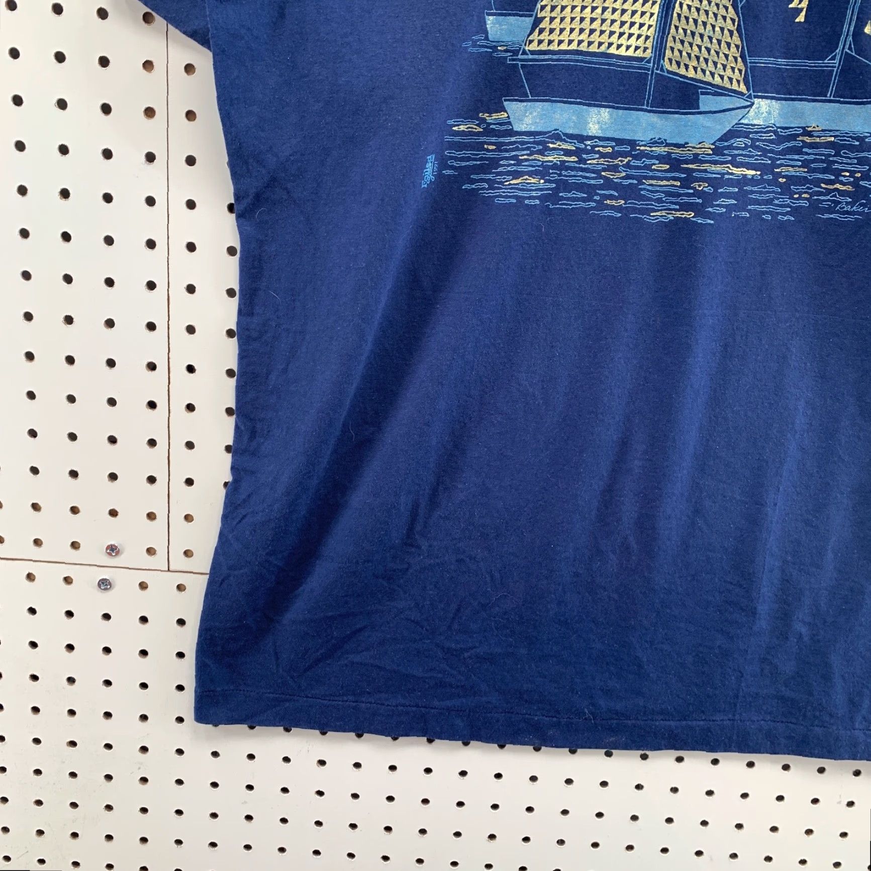Hanes VINTAGE Hanes T-Shirt Mens Sail Boat Blue XL 80s 90s Short Sleeve Crew Neck Cotton Blend Single Stitch 21x32 US Moon USA Size US L / EU 52-54 / 3 - 5 Thumbnail