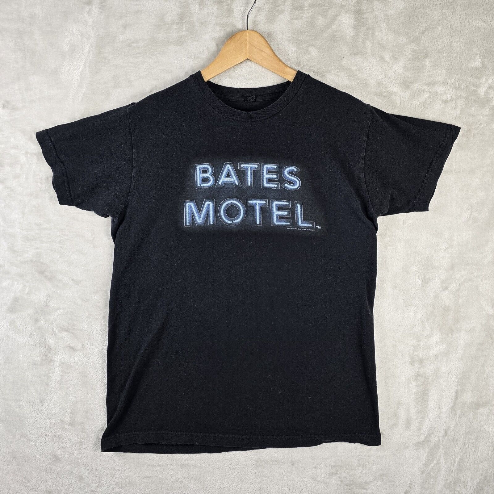 Tultex Bates Motel NBC TV Show 2013 Mens T-Shirt Medium Psycho Size US M / EU 48-50 / 2 - 2 Thumbnail