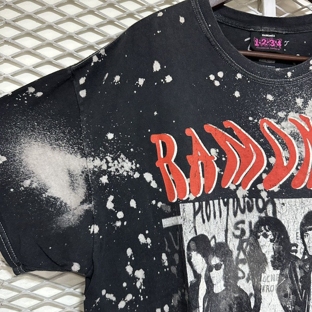 Band Tees Ramones Official Mosquitohead T-Shirt Size US L / EU 52-54 / 3 - 5 Thumbnail