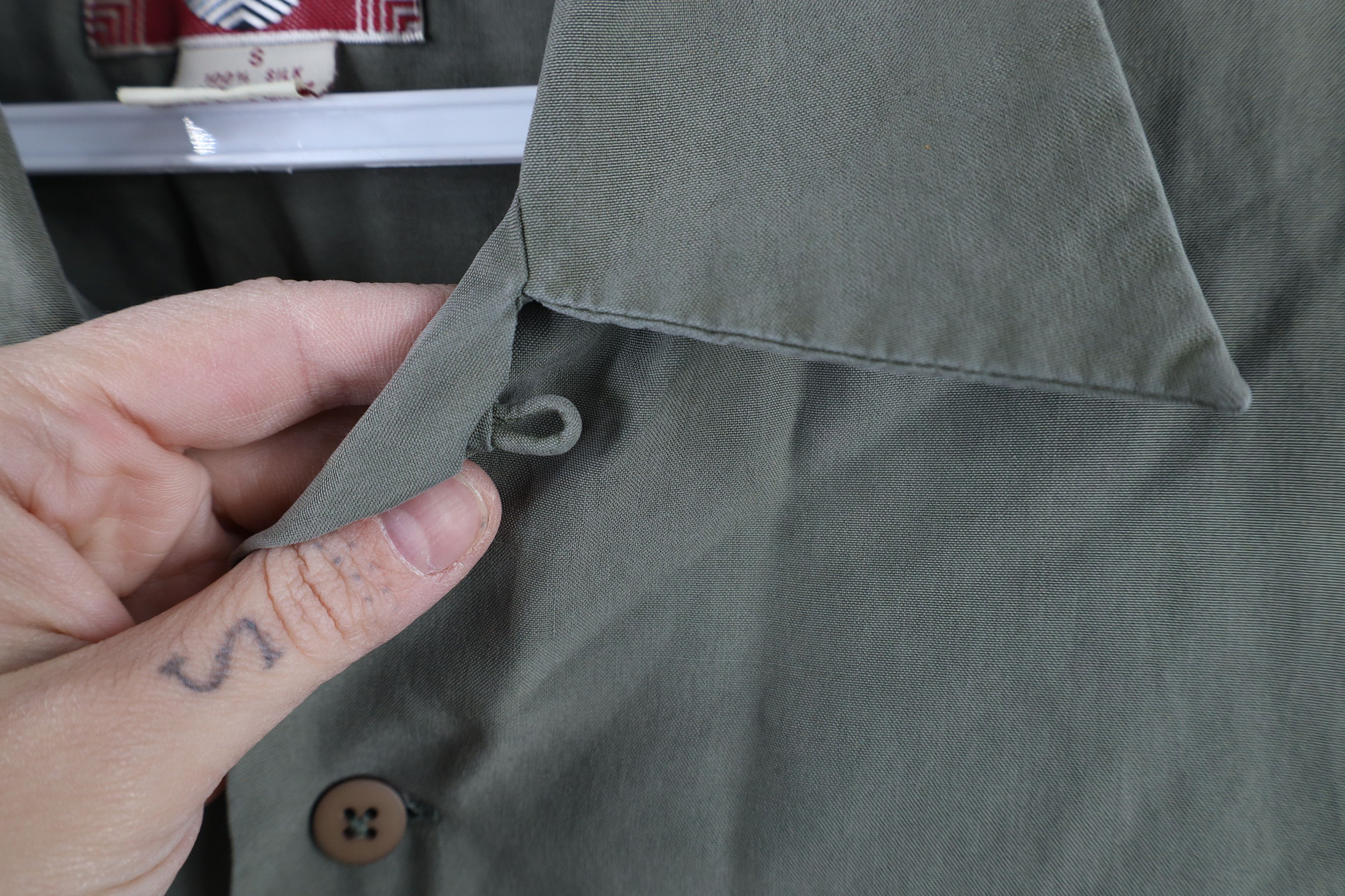Vintage Vintage 90s Streetwear Silk Looped Collar Board Button Shirt Size US S / EU 44-46 / 1 - 9 Thumbnail