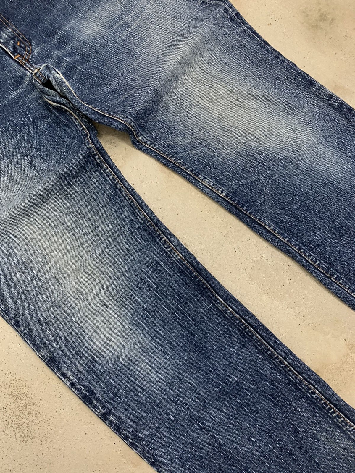 Levis 502 Distressed Denim Pants (AE11)