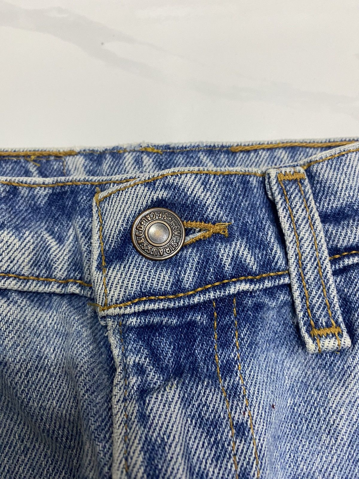 LEVIS 550 PAINTER BAGGY DENIM DISTRESSED TAPERED LEG