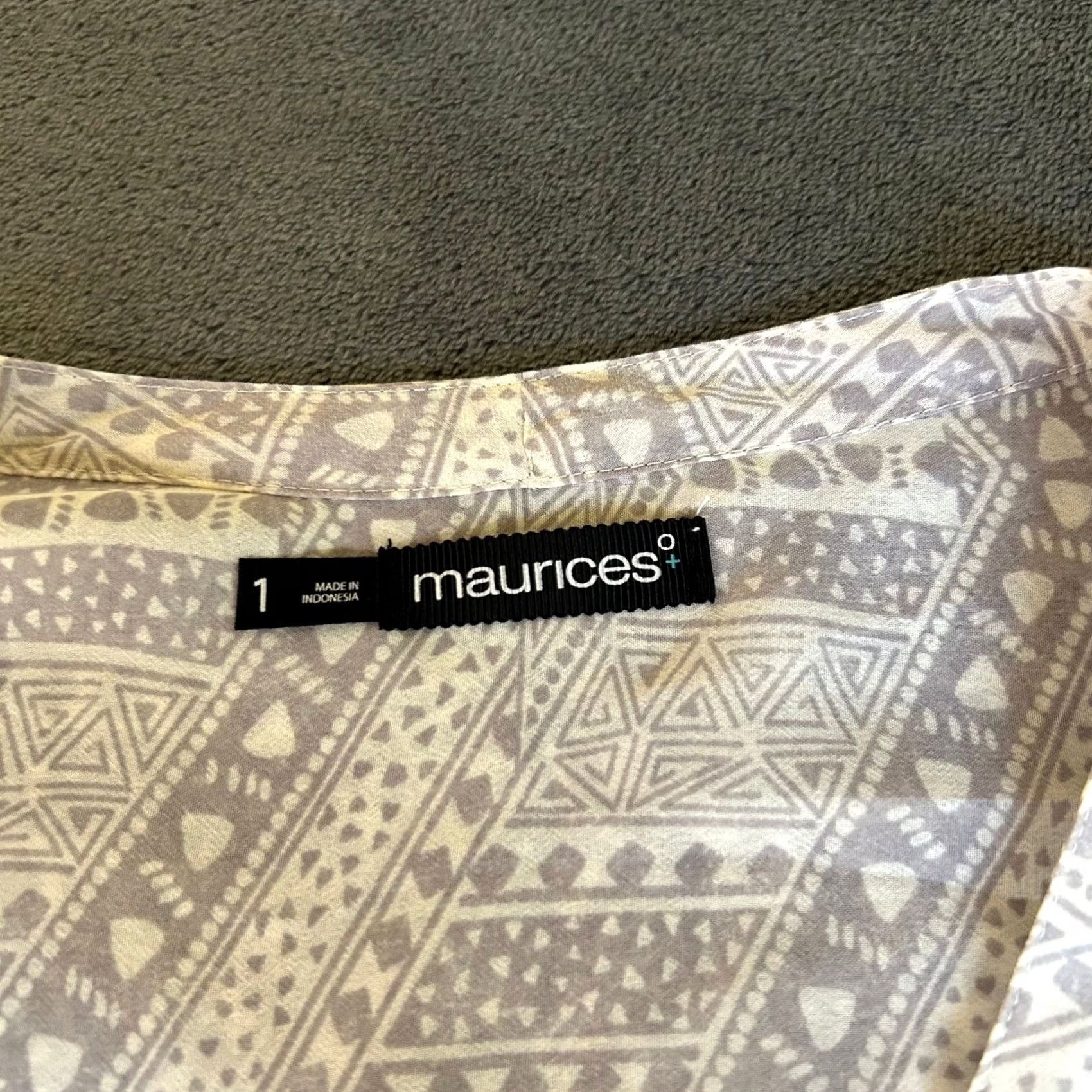 Vintage Maurices Geometric Tunic Blouse Womens 1X Gray Roll Tab Sleeve Pullover Size XL / US 12-14 / IT 48-50 - 2 Thumbnail