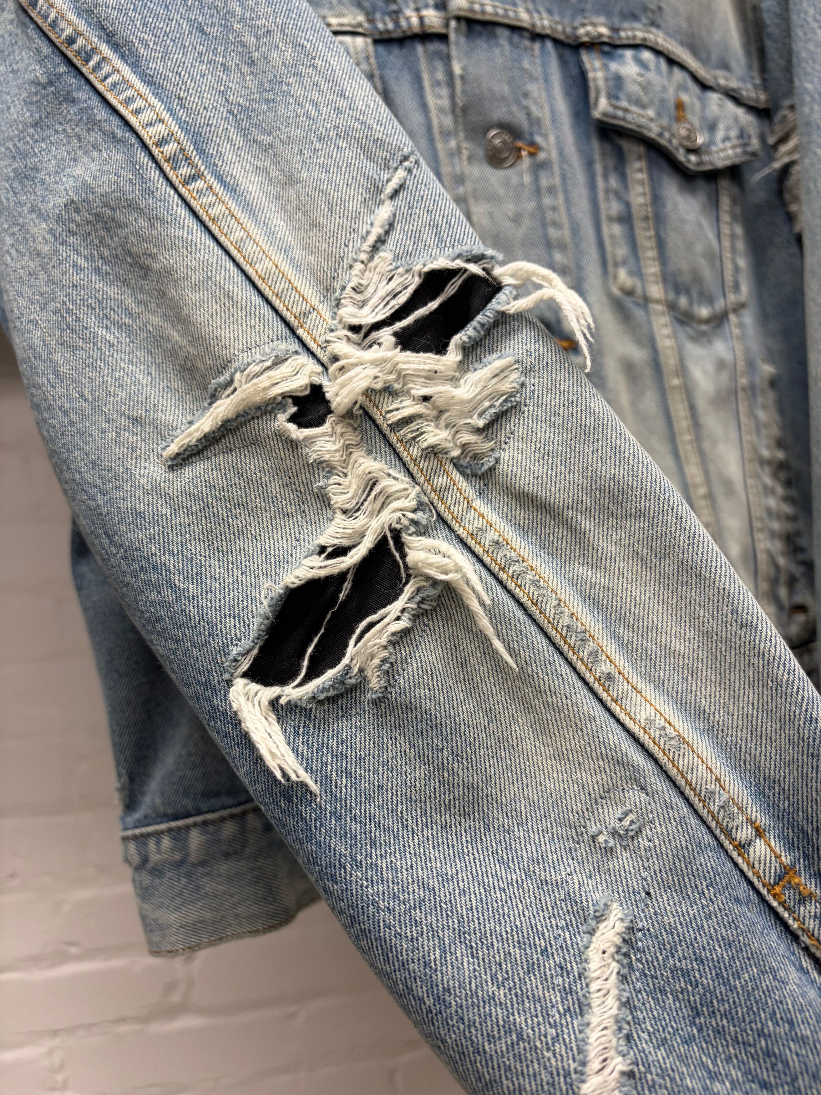 Balenciaga AW2020 Balenciaga ‘Thrash Distressed’ Repaired Blue Denim Trucker Jacket Size US S / EU 44-46 / 1 - 2 Thumbnail