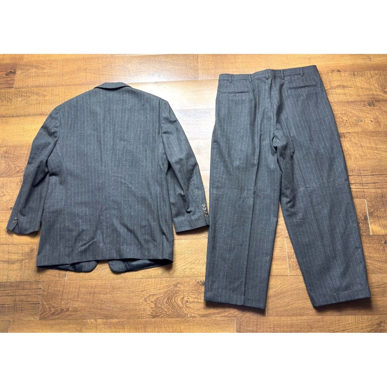 Saks Fifth Avenue Vintage Saks Fifth Avenue 2pc Wool Suit Gray Blazer, Pants Men 46R 37X28.5 Size 46R - 5 Thumbnail