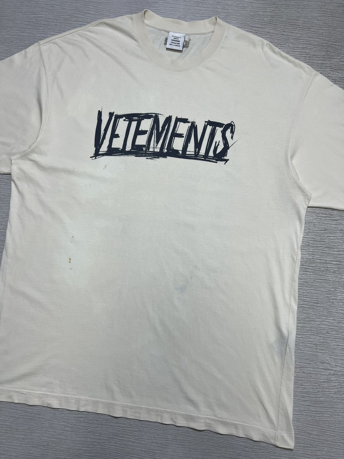 Vetements Vetements - World Tour Logo Oversized T-Shirt Size US XS / EU 42 / 0 - 4 Thumbnail