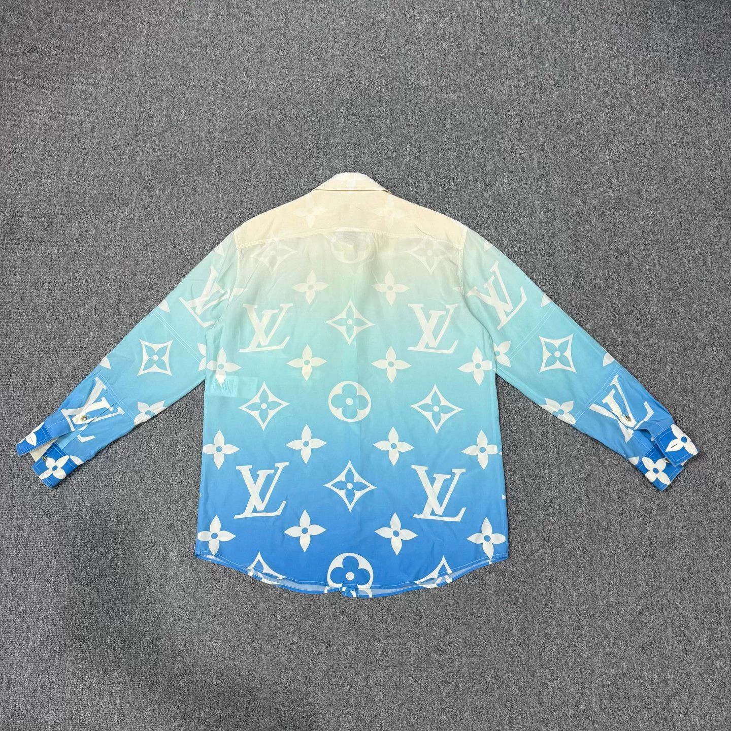 Louis Vuitton LV all over gradient logo print LS shirt 34 95 New Size XS / US 0-2 / IT 36-38 - 2 Thumbnail