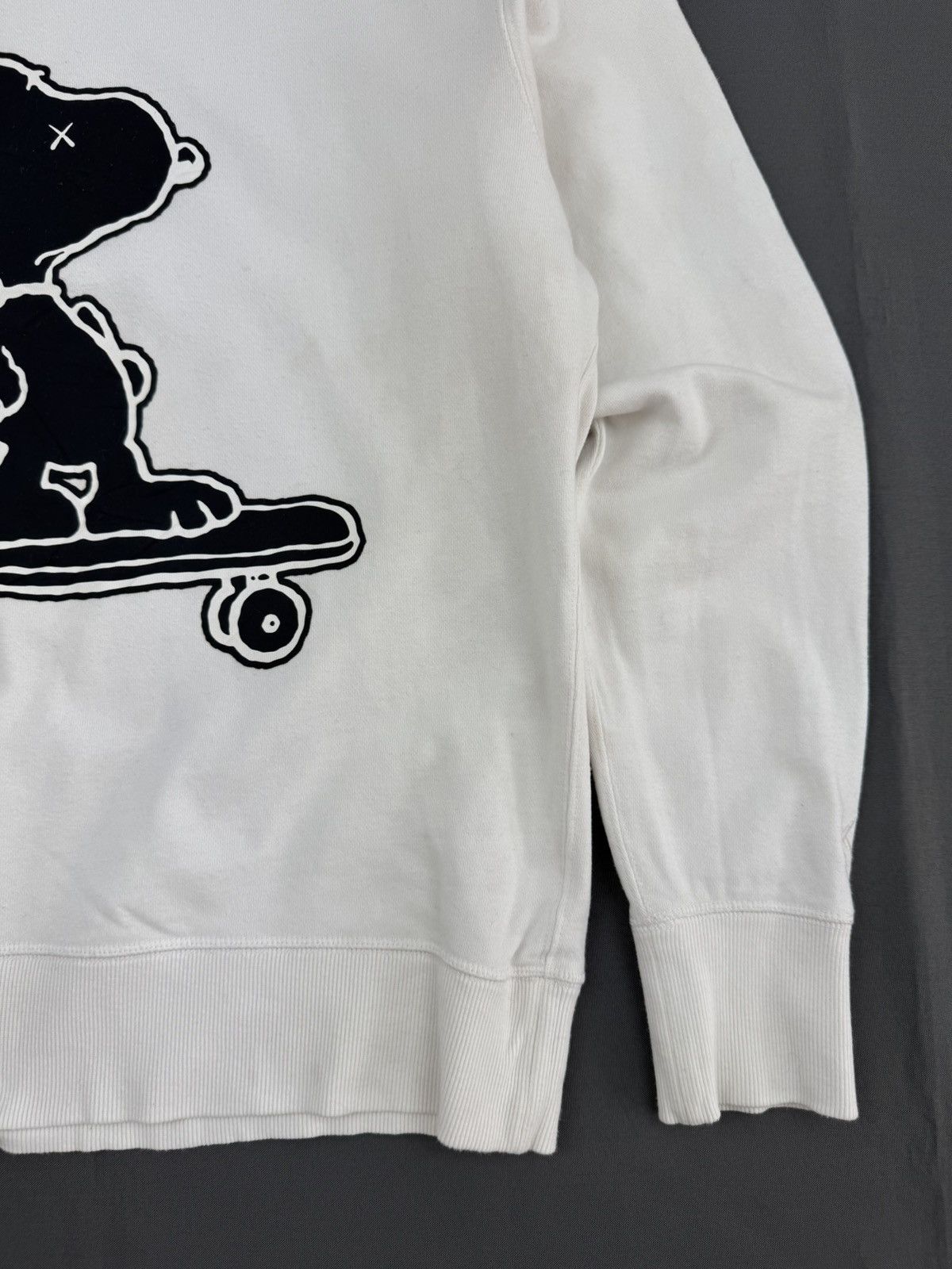 Kaws × Peanuts × Uniqlo Distressed Uniqlo x Kaws x Peanuts Graphic Sweatshirt Size US S / EU 44-46 / 1 - 2 Thumbnail