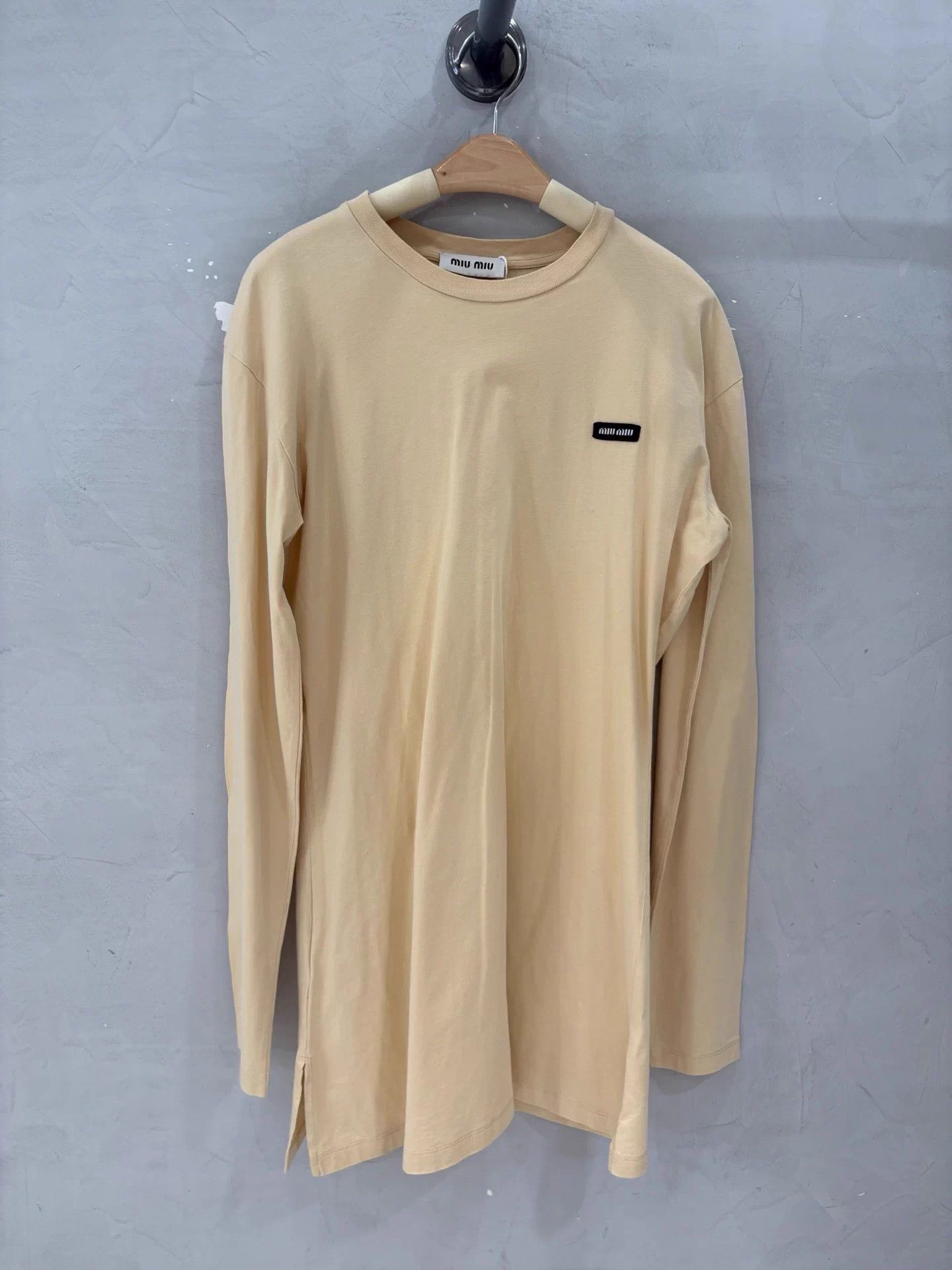 Miu Miu Miu Miu small logo yellow LS tee M Size M / US 6-8 / IT 42-44 - 1 Thumbnail