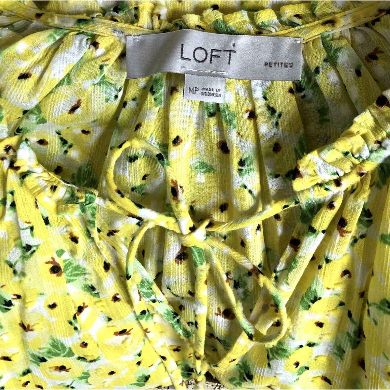 Ann Taylor Ann Taylor top yellow floral keyhole 3/4 sleeve Shirt Women PM Yellow Floral Keyhole 3/4 Sleeve Casual Workwear Button-Up Cotton Size M / US 6-8 / IT 42-44 - 4 Thumbnail