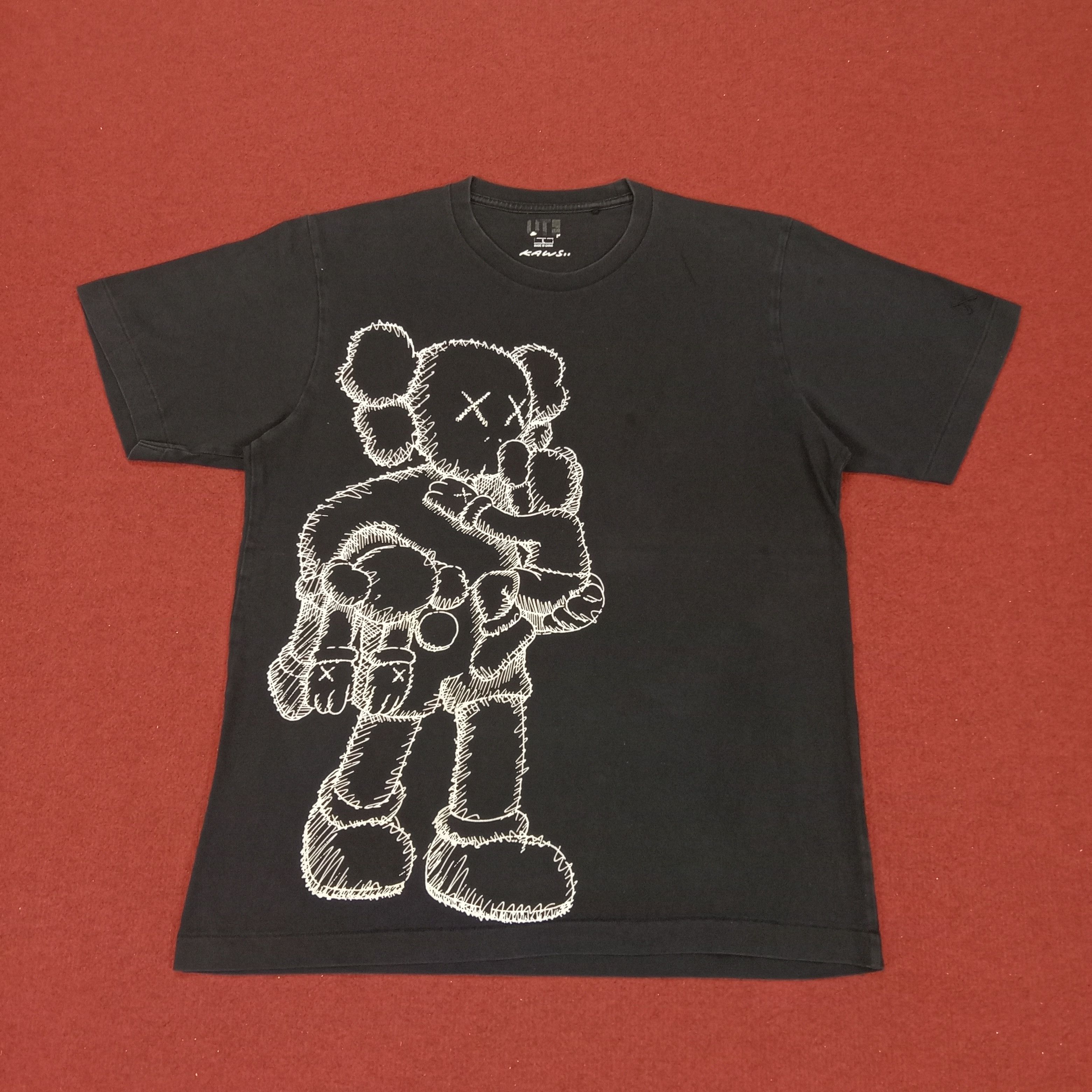 Japanese Brand × Kaws × Uniqlo Kaws X Uniqlo Streetwear Tshirt Size US M / EU 48-50 / 2 - 1 Thumbnail