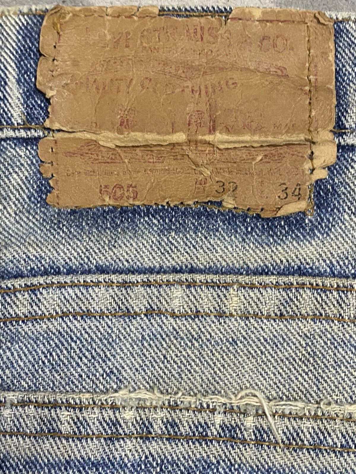 Levi's Vintage Clothing Vintage Levis505 90’s Mud Wash Grunge Distressed Loose Jeans Size US 32 / EU 48 - 13 Thumbnail