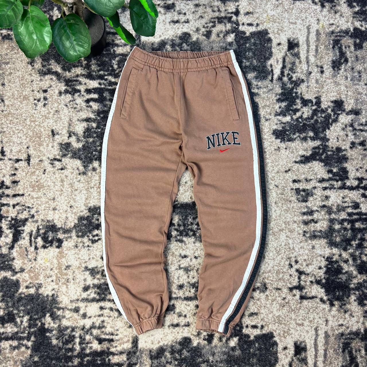Nike Big Embroidered Logo Baggy Sweatpants