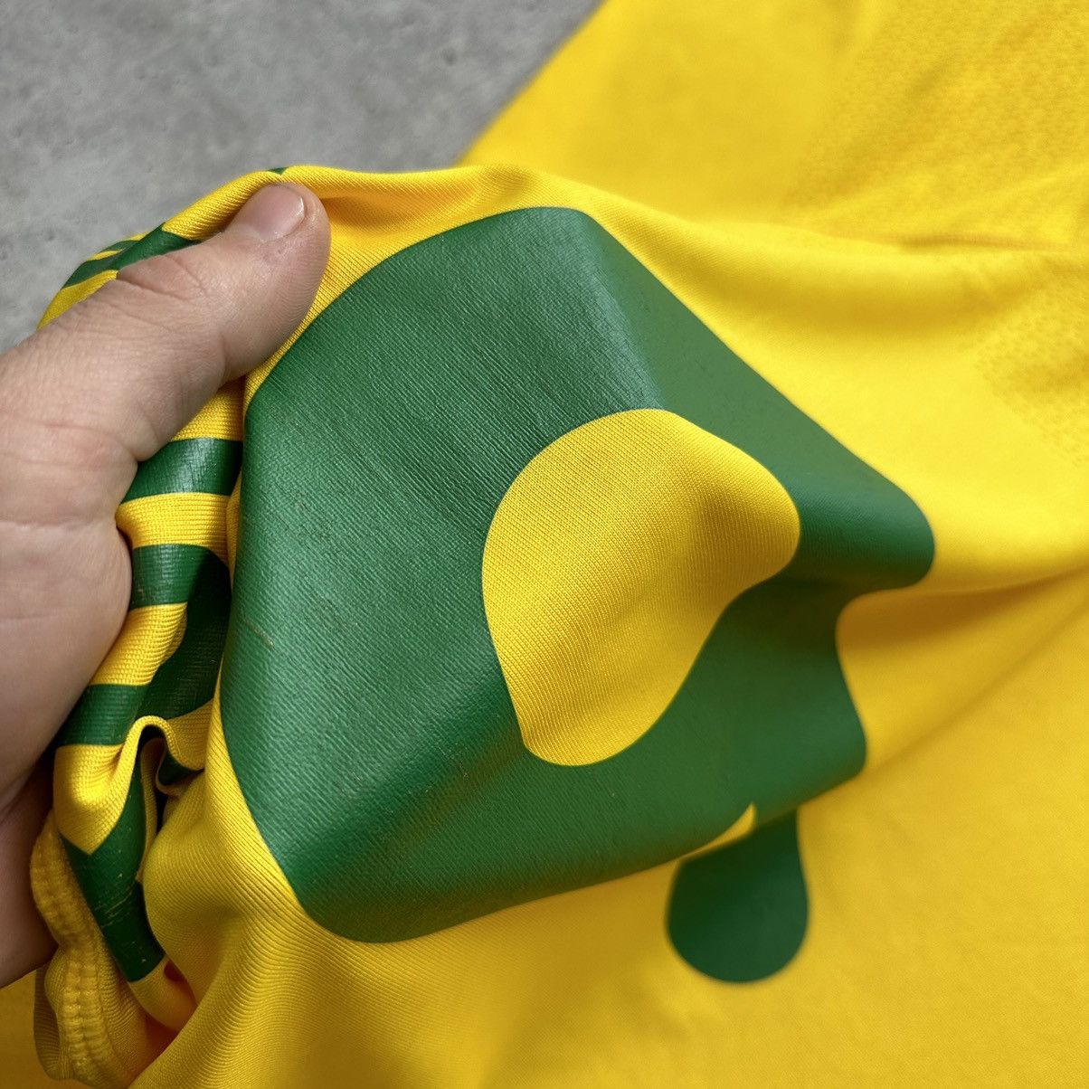 Nike Nike Brazil 00s Home Football Shirt Soccer Jersey #9 Ronaldo Size US M / EU 48-50 / 2 - 15 Thumbnail
