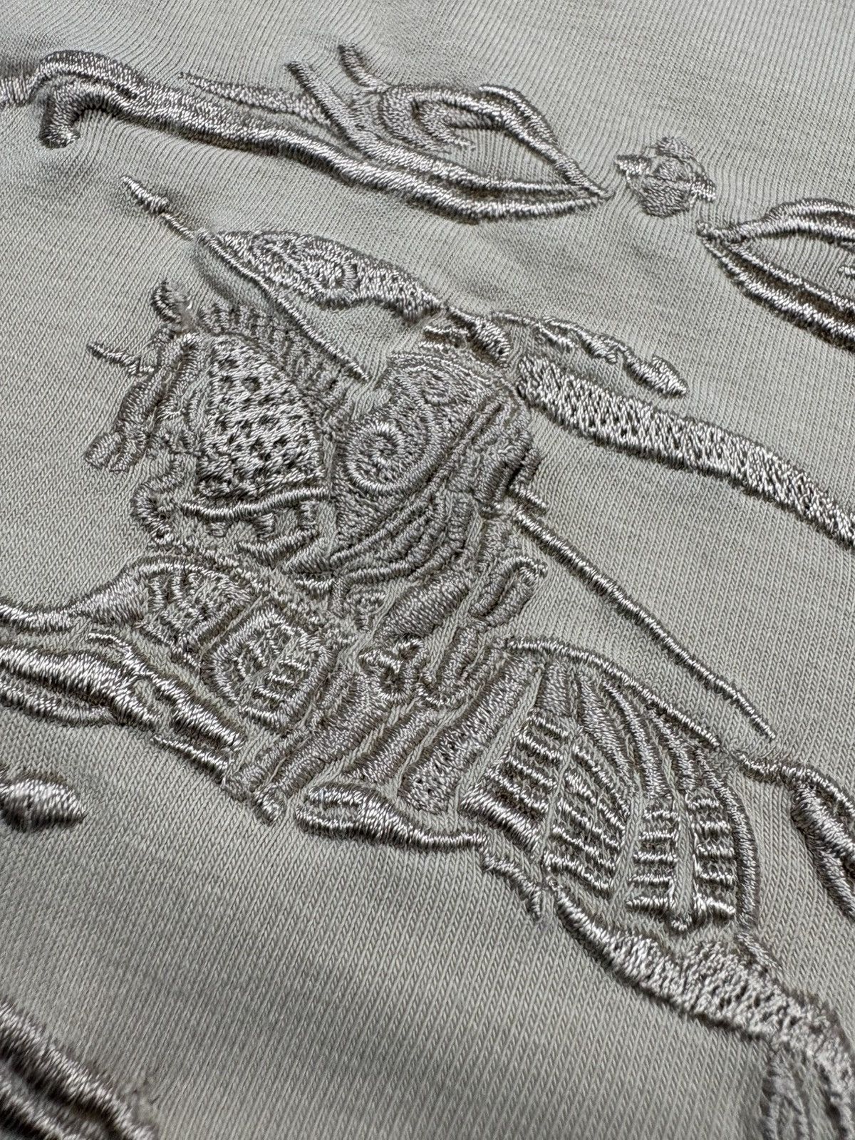 Burberry Burberry Knight Crest Beige Embroidered Tee Y2K Archival 00s Size M / US 6-8 / IT 42-44 - 8 Thumbnail
