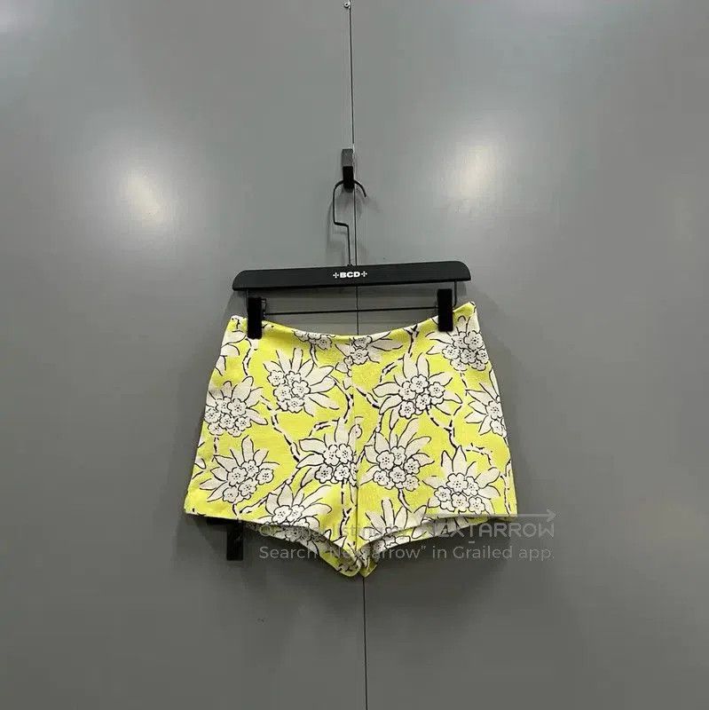 Valentino Valentino Summer Yellow Cotton Shorts . Size 28" / US 6 / IT 42 - 1 Thumbnail