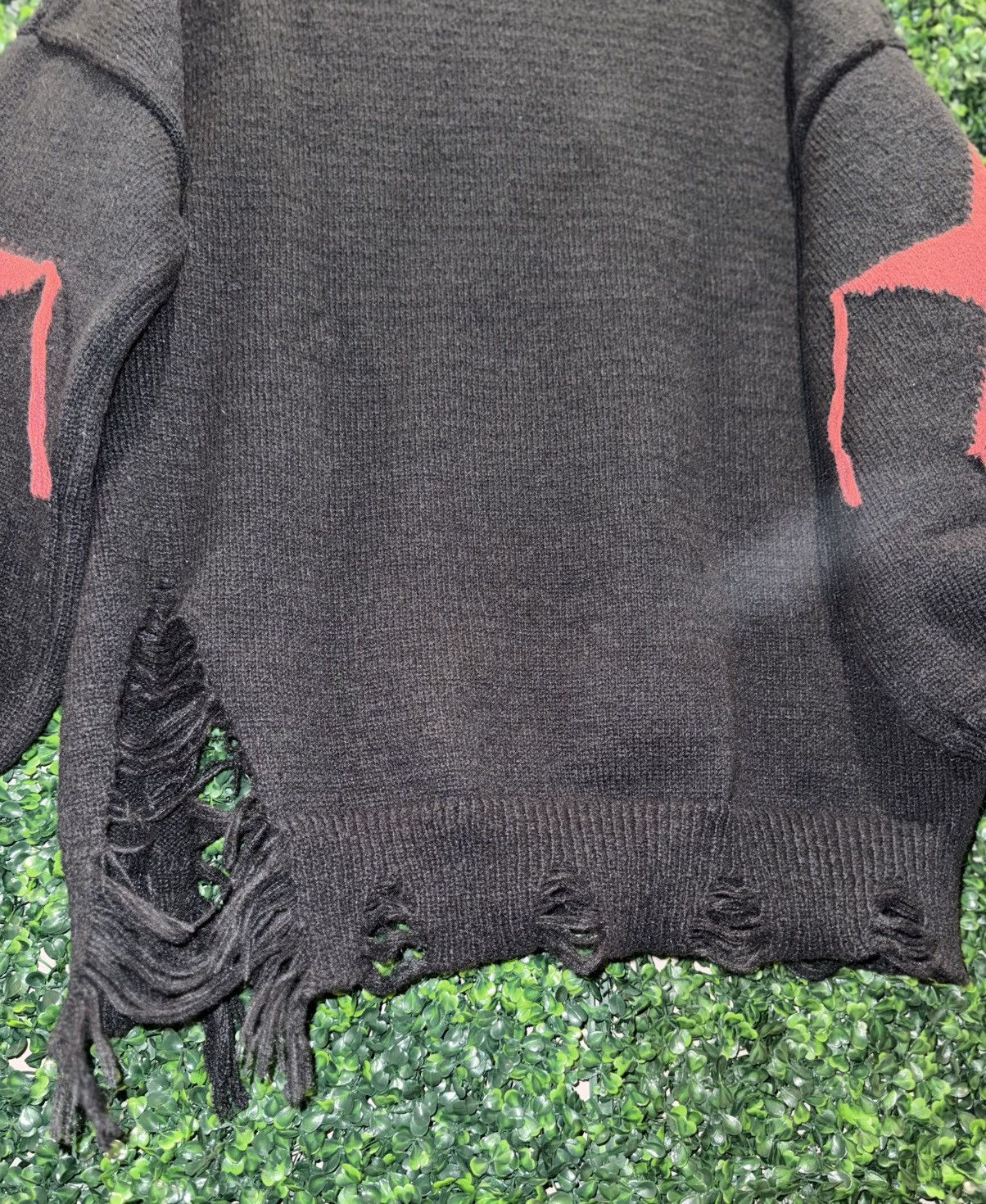 Other Black and red distressed graphic street wear sweater size L Size US L / EU 52-54 / 3 - 6 Thumbnail