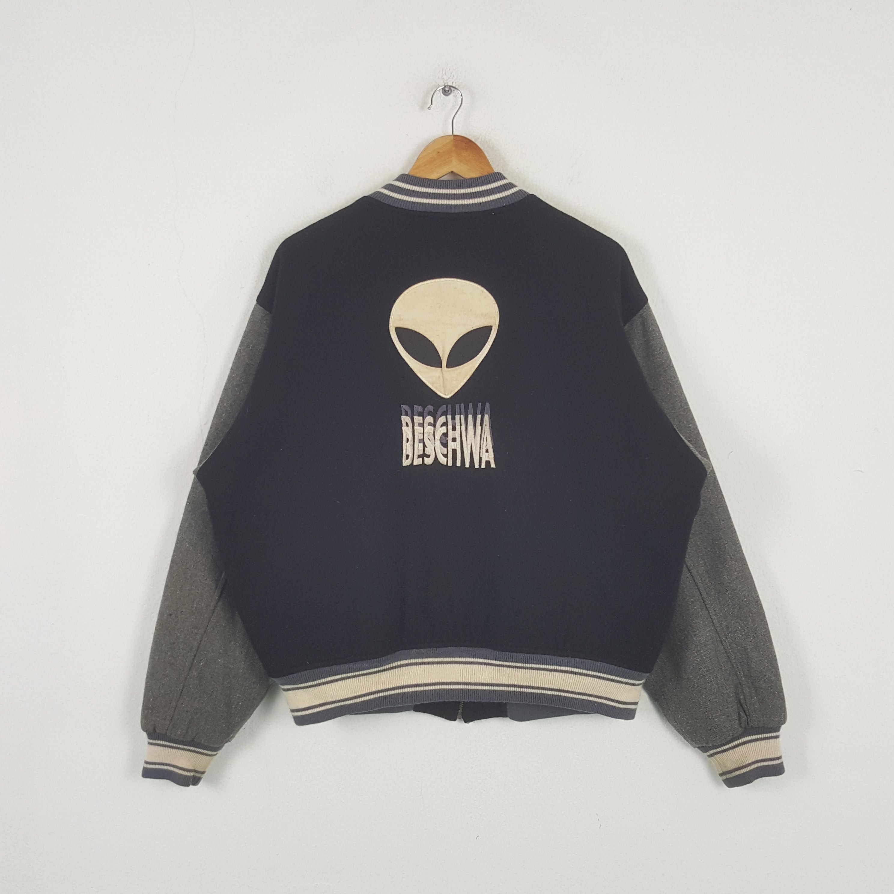 Other Vintage Beschwa Alien Defence Project Varsity Jacket C290N31 Size US XXL / EU 58 / 5 - 1 Thumbnail