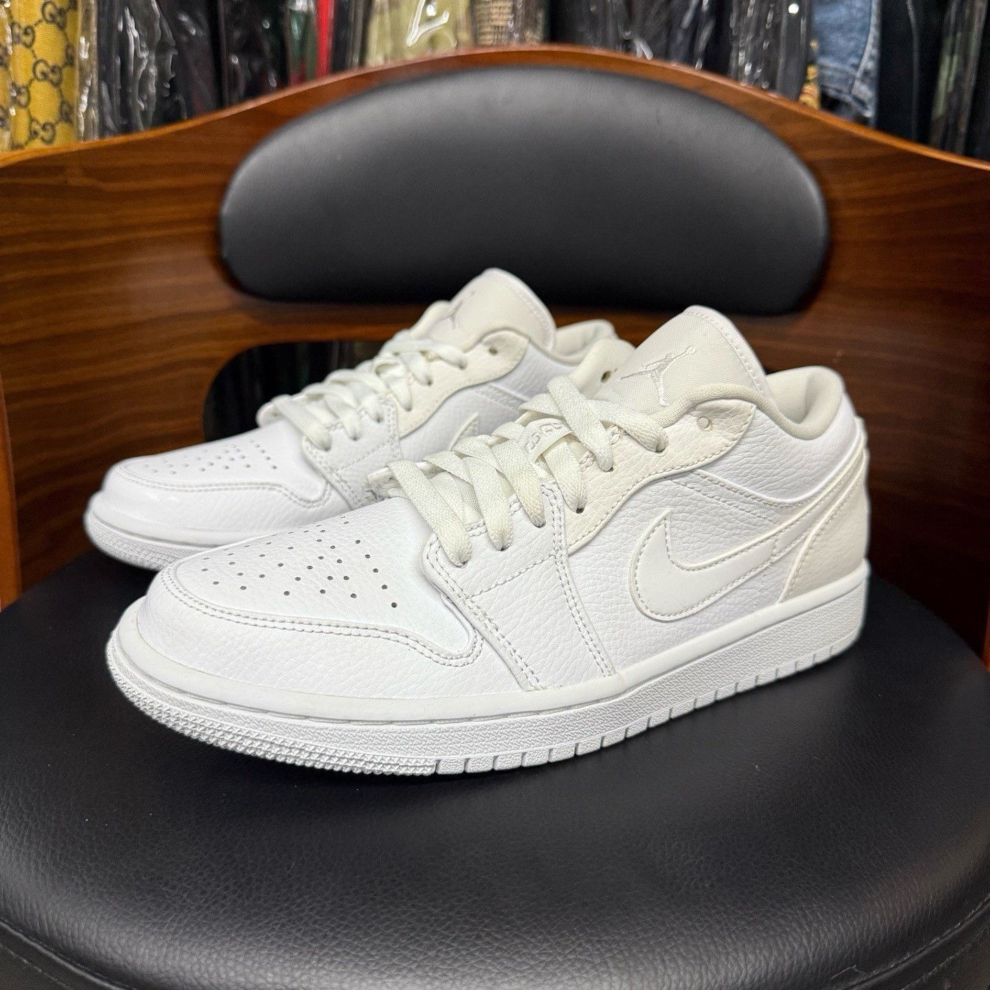 Nike Nike AJ1 White Lowtop Sneakers 40 Men Size US 7.5 / EU 40-41 - 1 Thumbnail