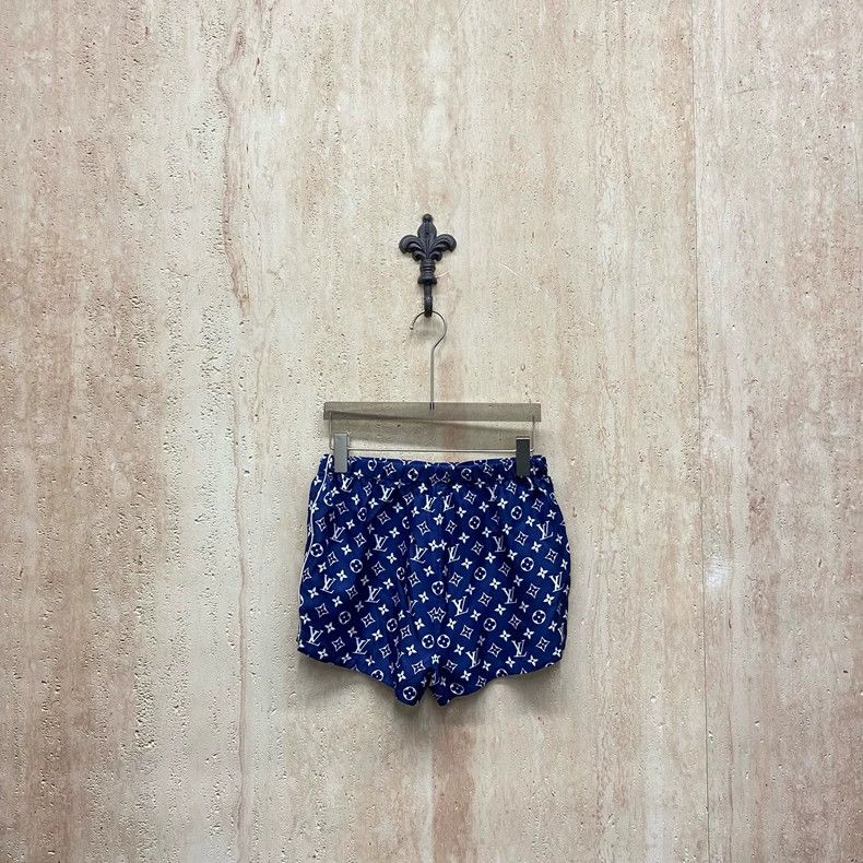 Louis Vuitton Louis Vuitton Blue mulberry silk presbyopic printed shorts Size US 36 / EU 52 - 2 Thumbnail