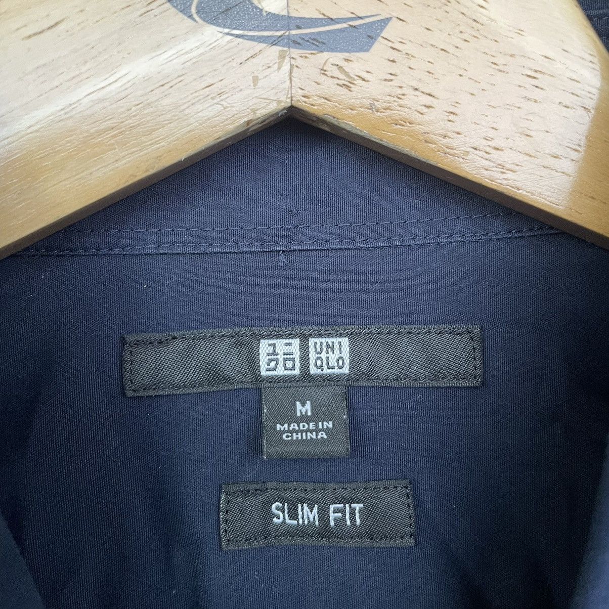 Japanese Brand Uniqlo Blank Navy Slim Fit Button Ups Shirt Size US M / EU 48-50 / 2 - 3 Thumbnail