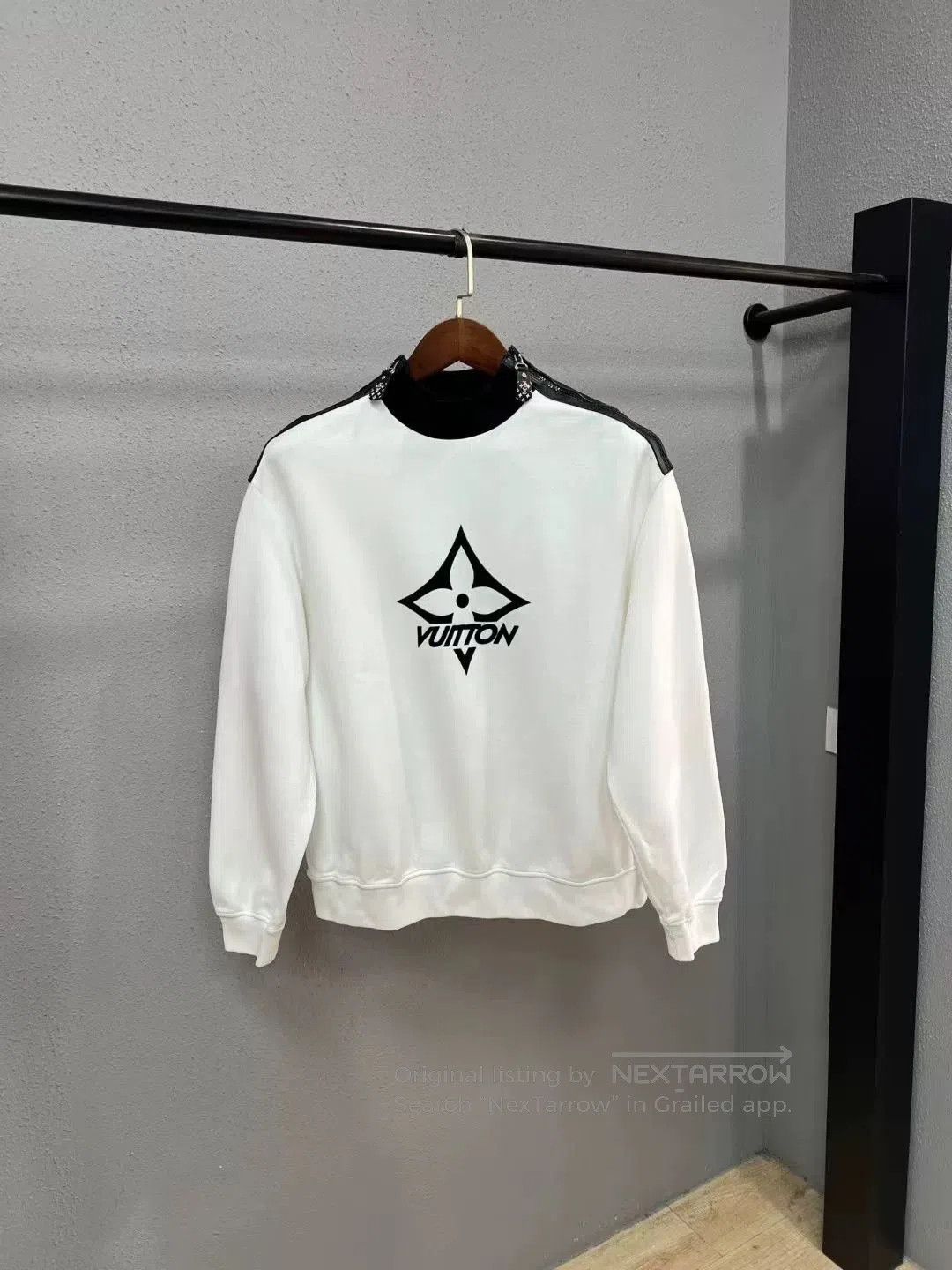 Louis Vuitton lv printed sweatshirt in size medium. Size US M / EU 48-50 / 2 - 1 Thumbnail