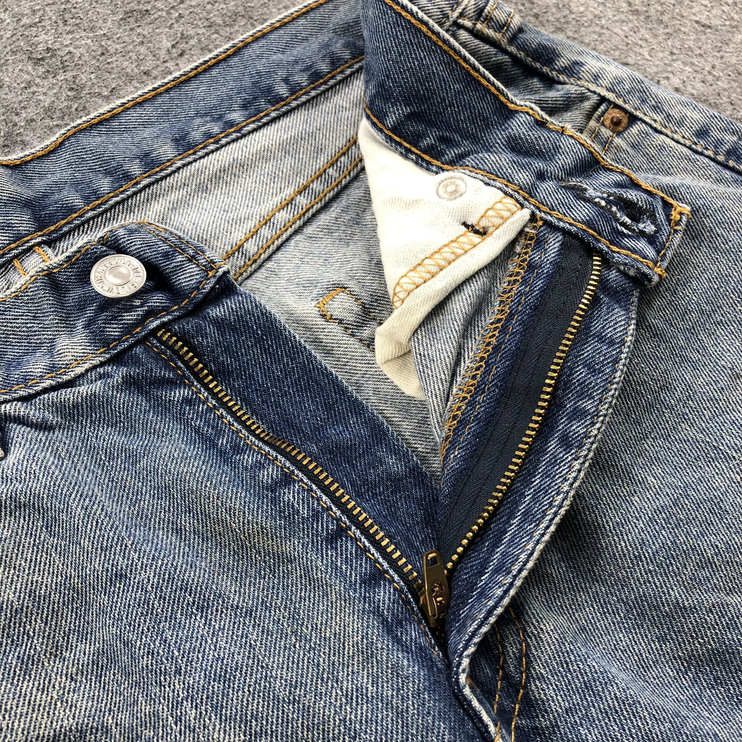 Levi's Vintage Levis 505 Jeans Faded Blue Denim KJ555 Size US 29 - 8 Thumbnail