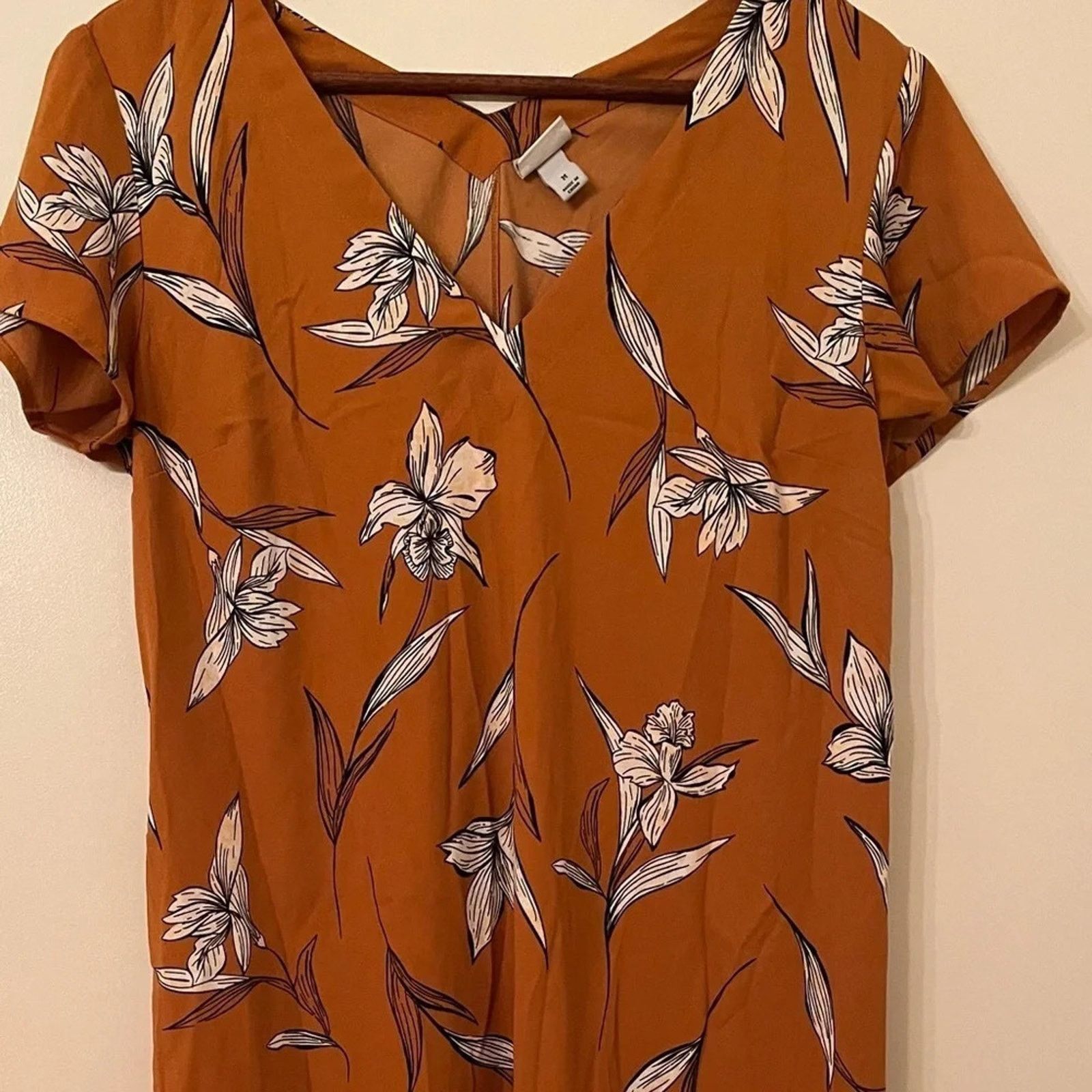 The Unbranded Brand A New Day floral shift dress, size medium Size M / US 6-8 / IT 42-44 - 1 Thumbnail