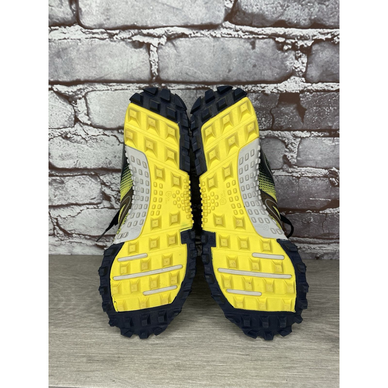 Reebok Reebok H20Drain DuraGrip FitFrame Black Neon Yellow Running Size US 7.5 / IT 37.5 - 15 Thumbnail