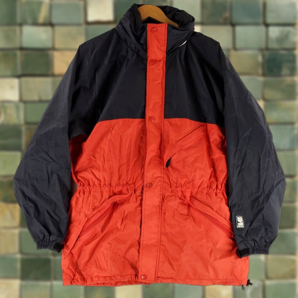 Helly Hansen VINTAGE Helly Hansen Helly Tech Windbreaker Rain Jacket Hooded Womens M Red Black Jacket Womens M Red Size M / US 6-8 / IT 42-44 - 1 Thumbnail