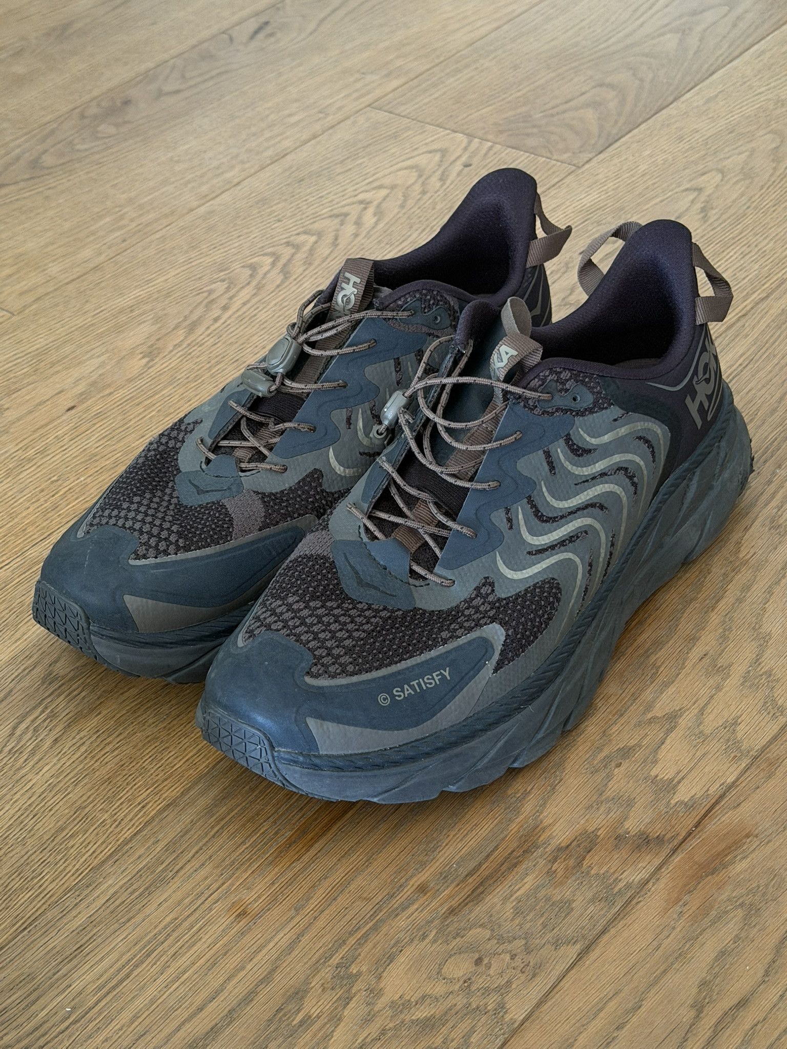 satisfy x hoka clifton ls forged iron black