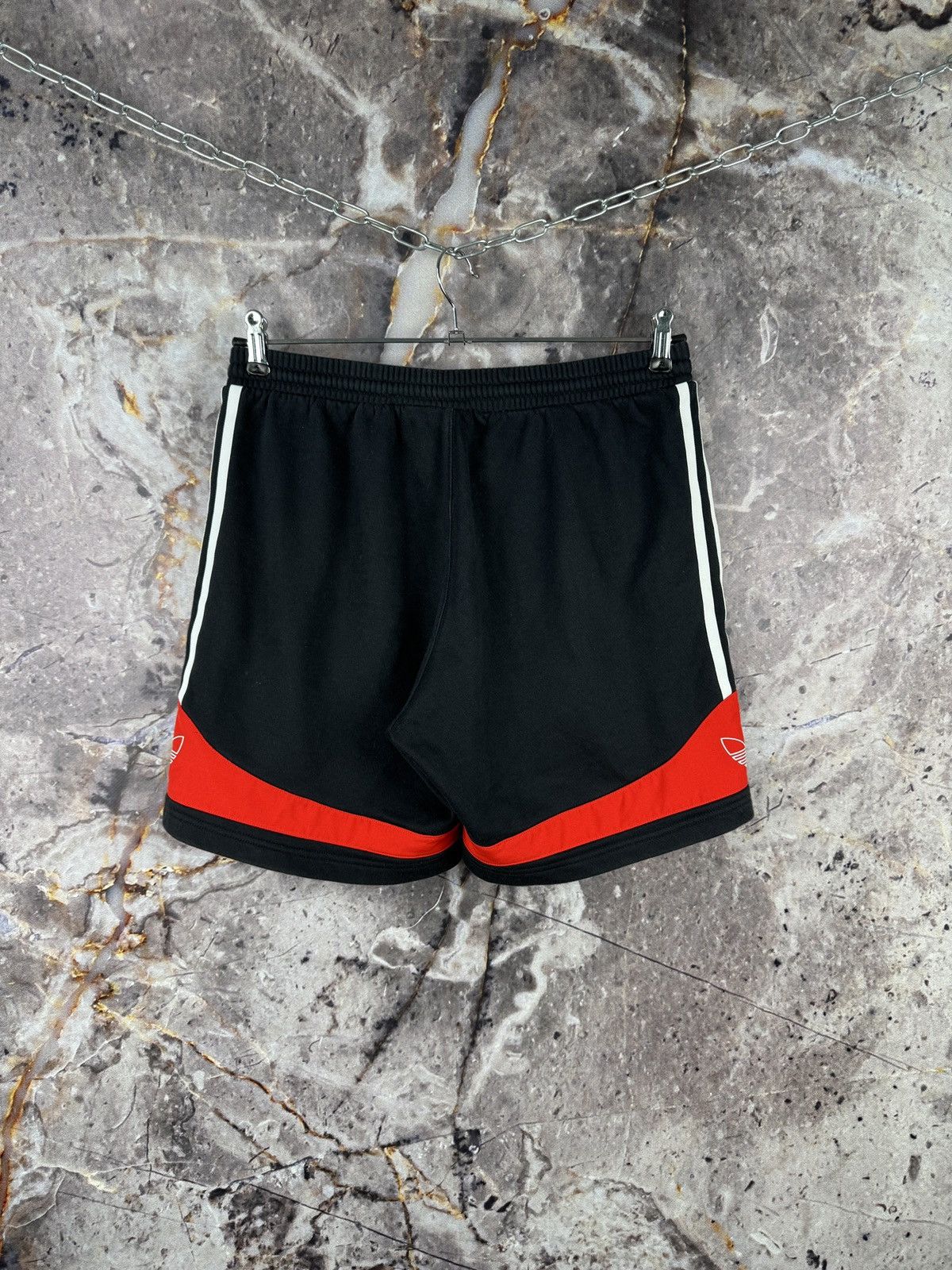 Adidas Adidas Originals Trefoil Black Red Athletic Shorts Size M Size US 34 / EU 50 - 7 Thumbnail