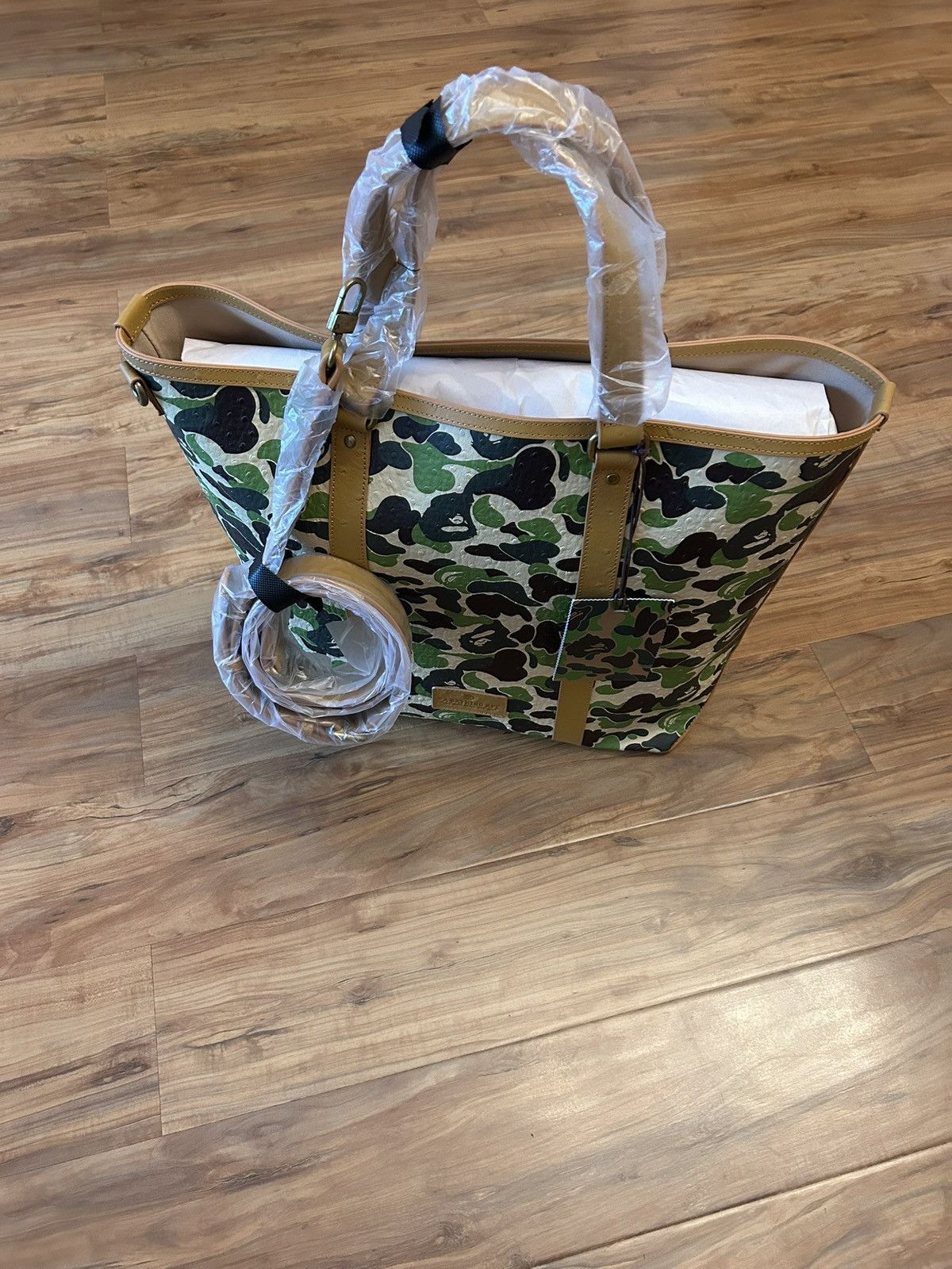 Bape NEW Bape Green ABC Camo PU Ostrich Leather Tote Bag Size ONE SIZE - 13 Thumbnail