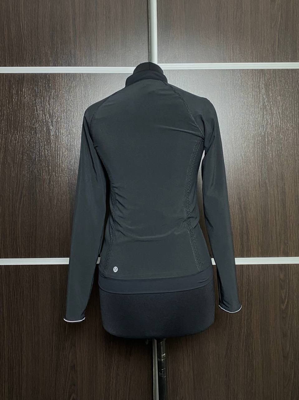 Lululemon Lululemon Black Track Refletive zip light lined jacket Size XS / US 0-2 / IT 36-38 - 9 Thumbnail