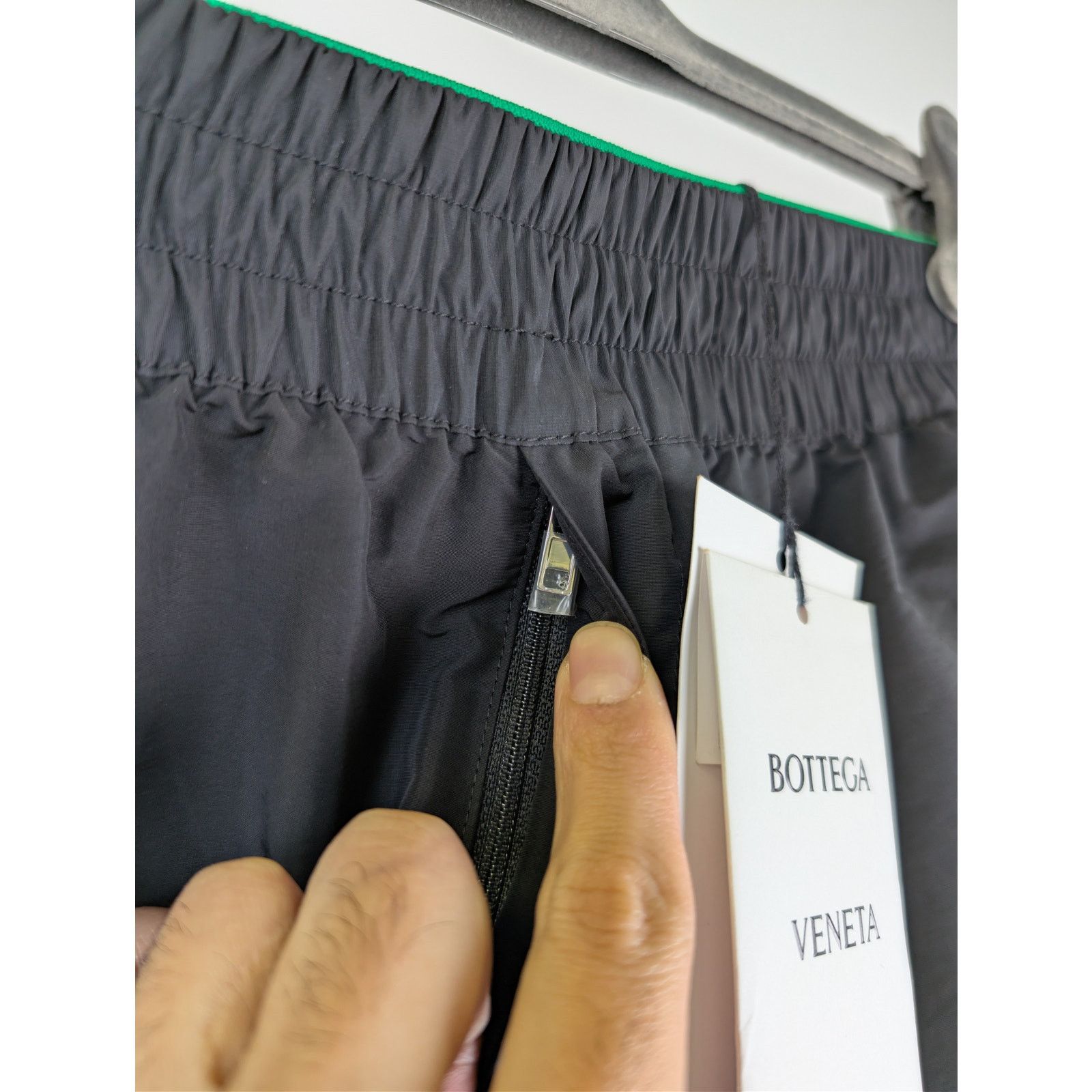 Bottega Veneta o1rshd1 Lightweight Technical Nylon Shorts in Black Size US 30 / EU 46 - 8 Thumbnail