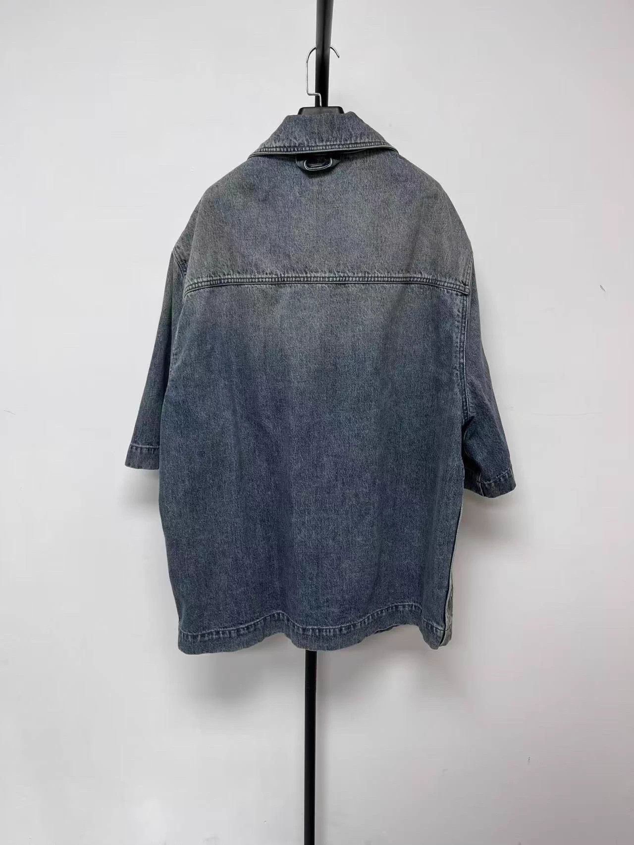 Louis Vuitton LOUIS VUITTON mens blue short-sleeve shirt 4L 99 Size US XXL / EU 58 / 5 - 2 Thumbnail