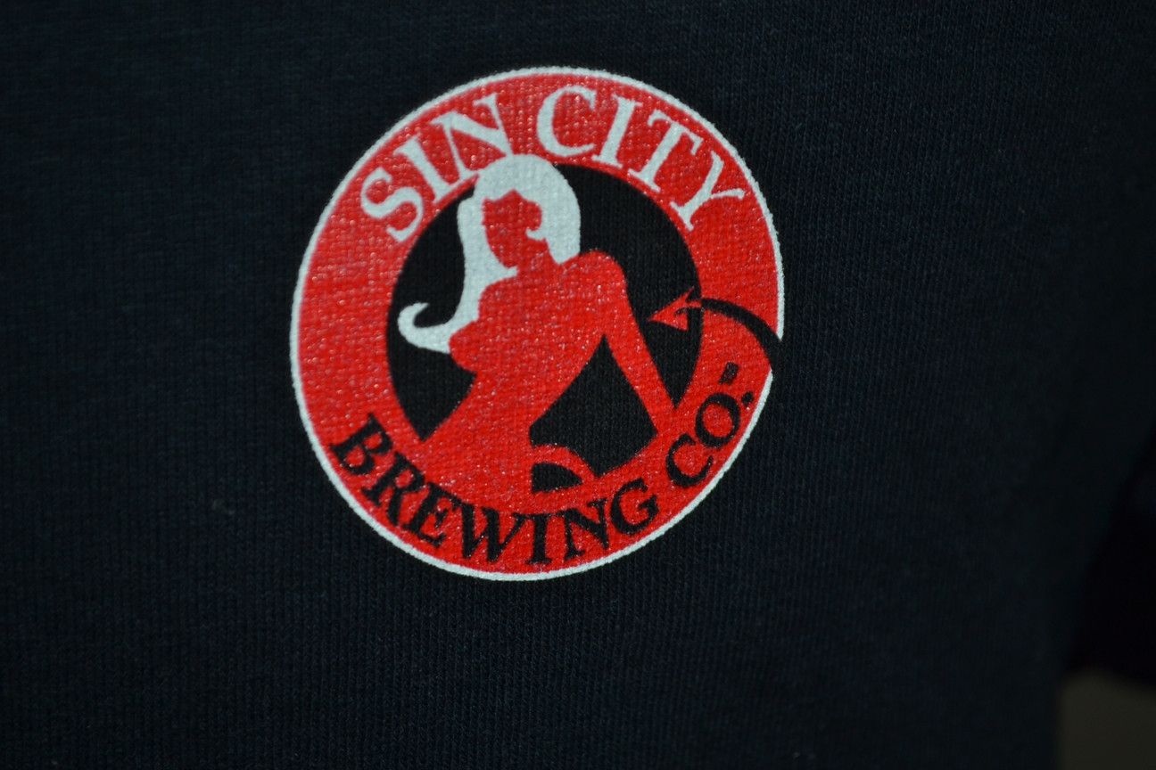 Fruit Of The Loom × Vintage Vintage y2k Sin City Brewing Co. Las Vegas tee M Size US M / EU 48-50 / 2 - 6 Thumbnail